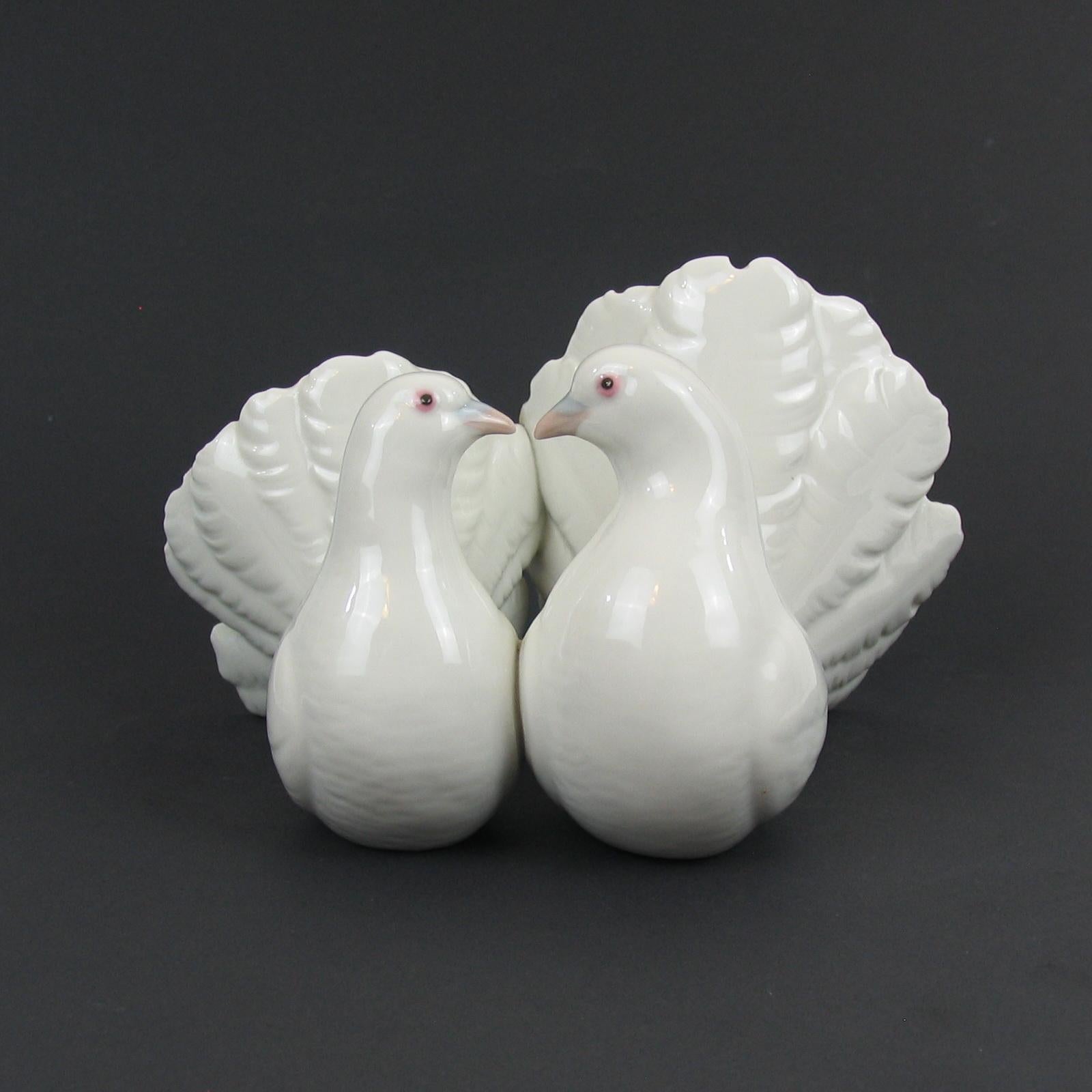 Mid-Century Modern Lladro Porcelain 'Couple of Doves' Birds Sculpture by Antonio Ballester