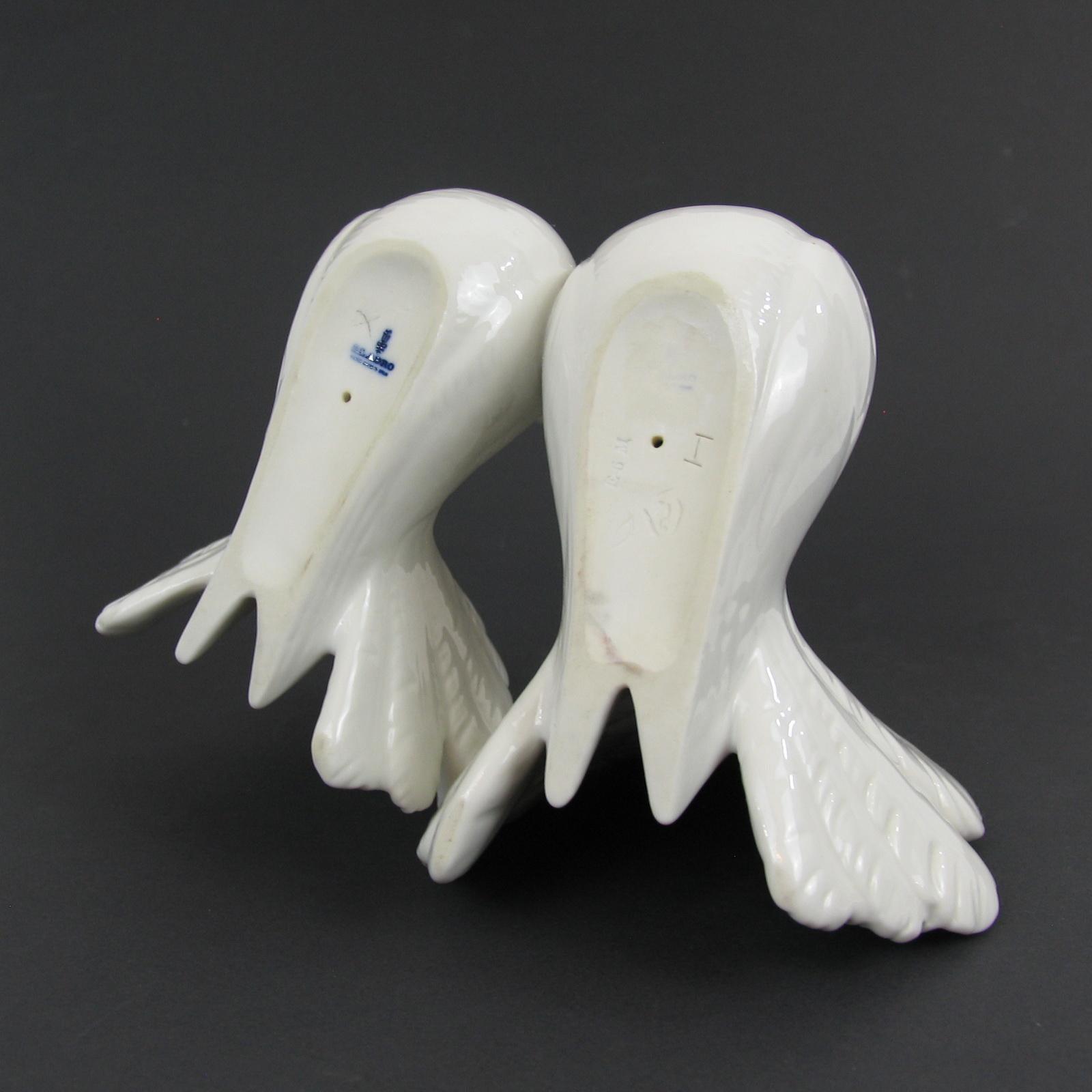 Late 20th Century Lladro Porcelain 'Couple of Doves' Birds Sculpture by Antonio Ballester