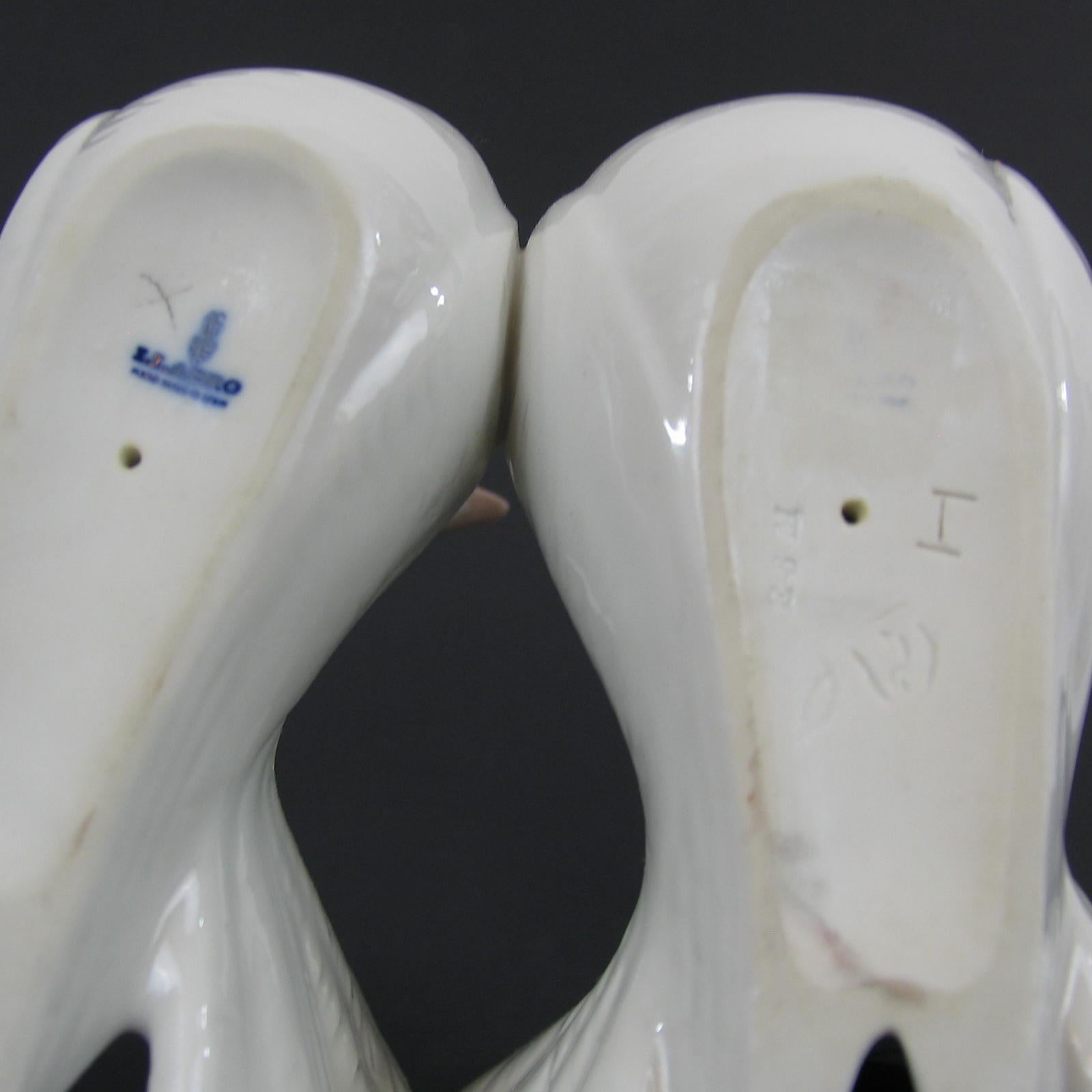 Lladro Porcelain 'Couple of Doves' Birds Sculpture by Antonio Ballester 1