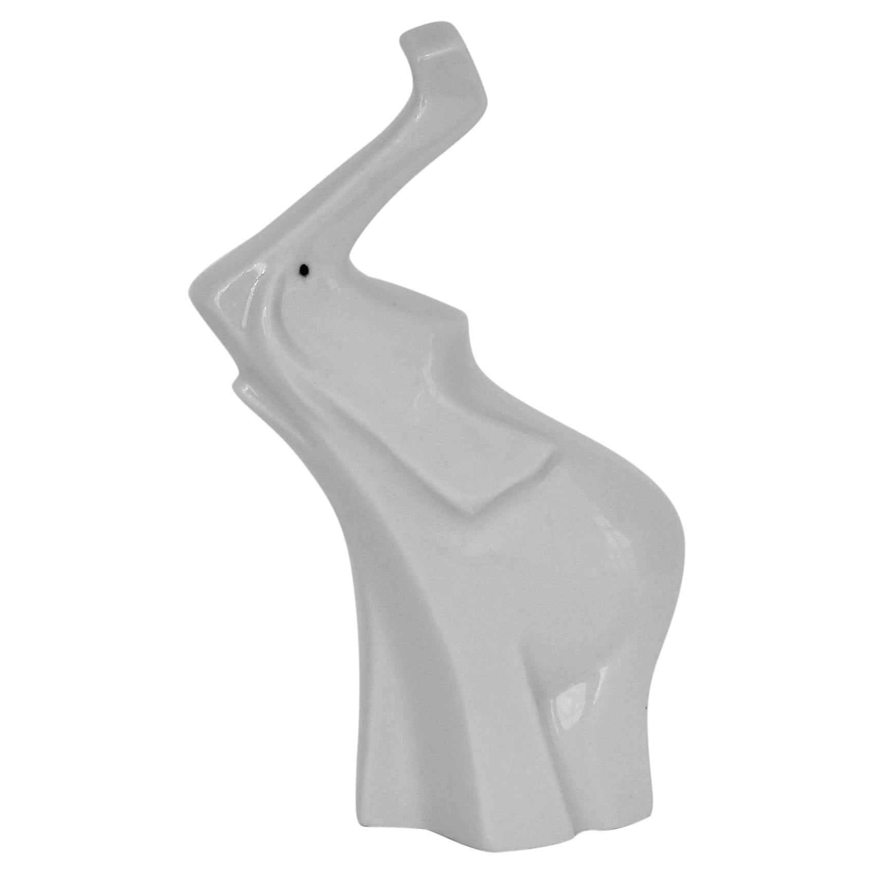 Figurita cubista de porcelana blanca con forma de elefante