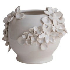 Vaso per orchidee in porcellana bianca Ellery fatto a mano, design floreale applicato, nuovo