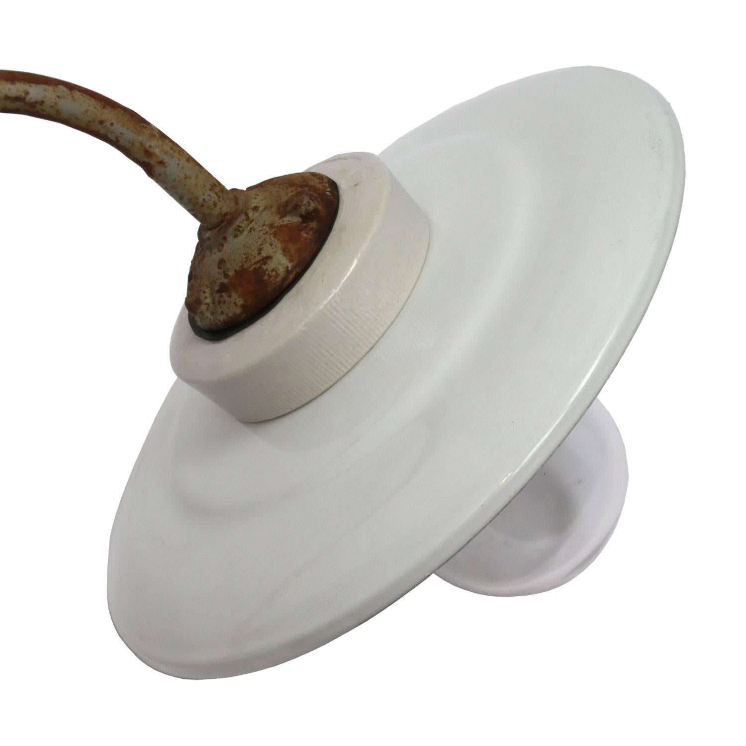 White enamel industrial wall light with white interior.
Cast iron and porcelain top, clear glass.
Diameter cast iron wall mount: 9 cm, 3 holes to secure.

Weight: 2.10 kg / 4.6 lb

Priced per individual item. All lamps have been made suitable by