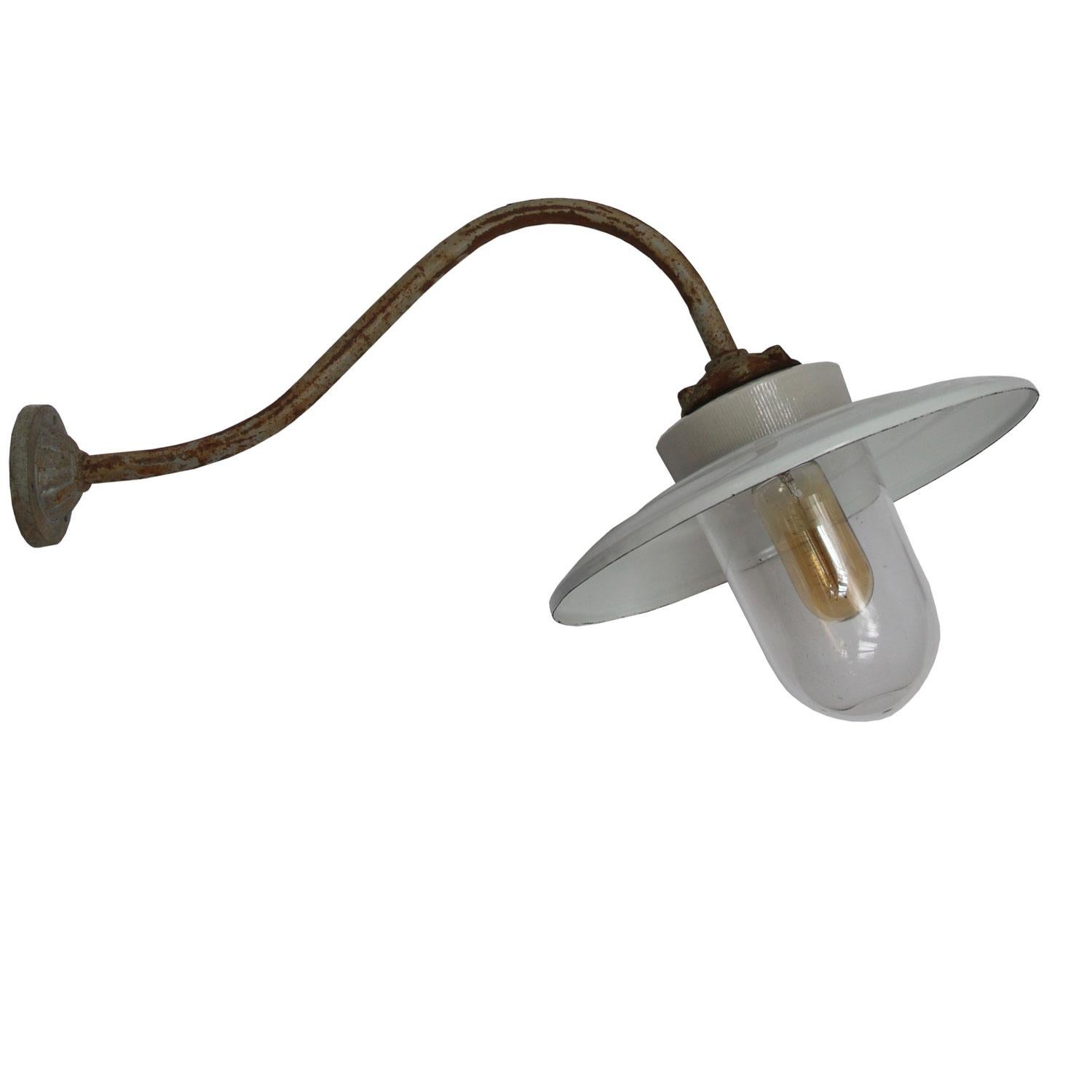 White Porcelain Enamel Vintage Industrial Cast Iron Wall Light In Good Condition In Amsterdam, NL
