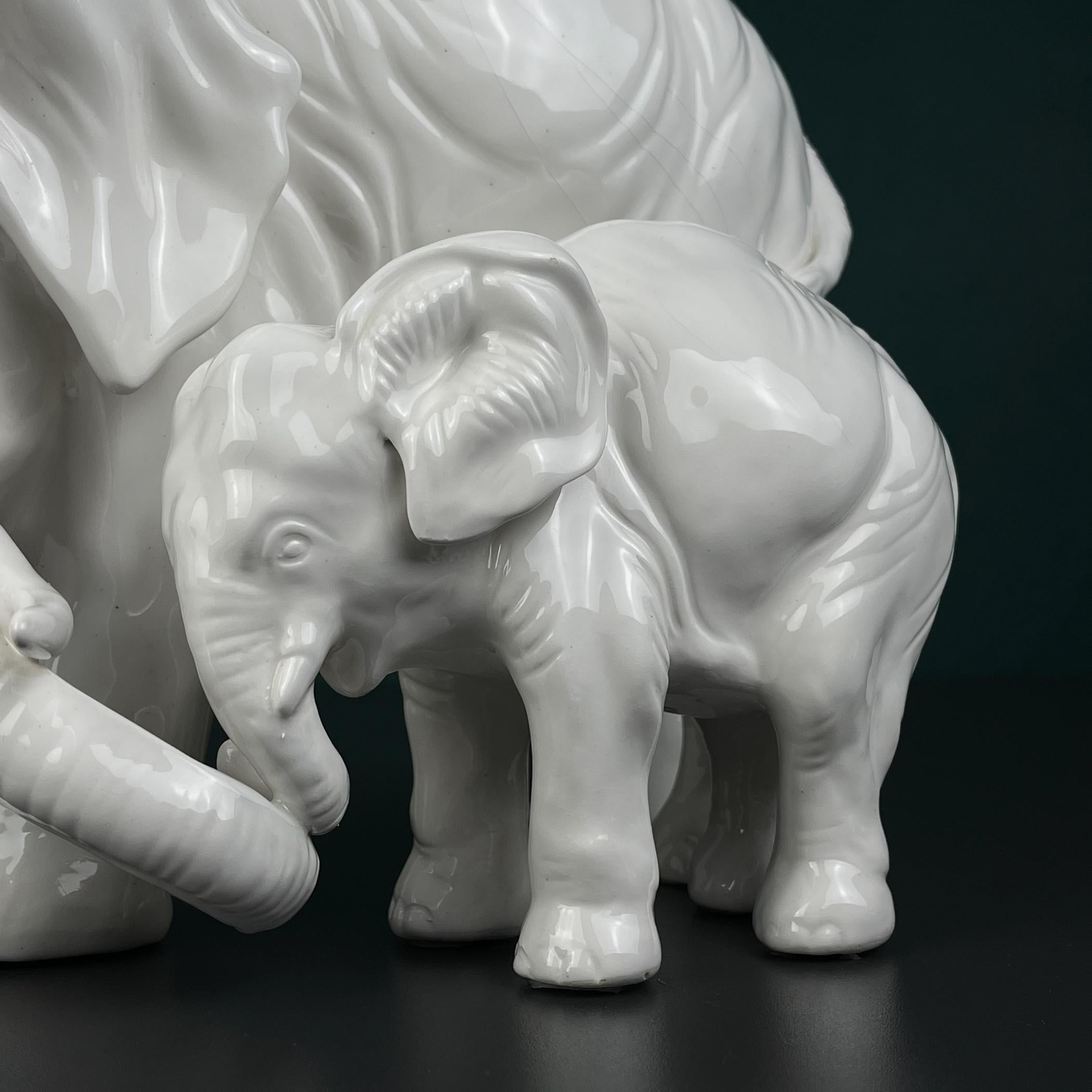 White porcelain figurine Elephant and baby by Artepiu ESTE, Italy 1990s For Sale 4