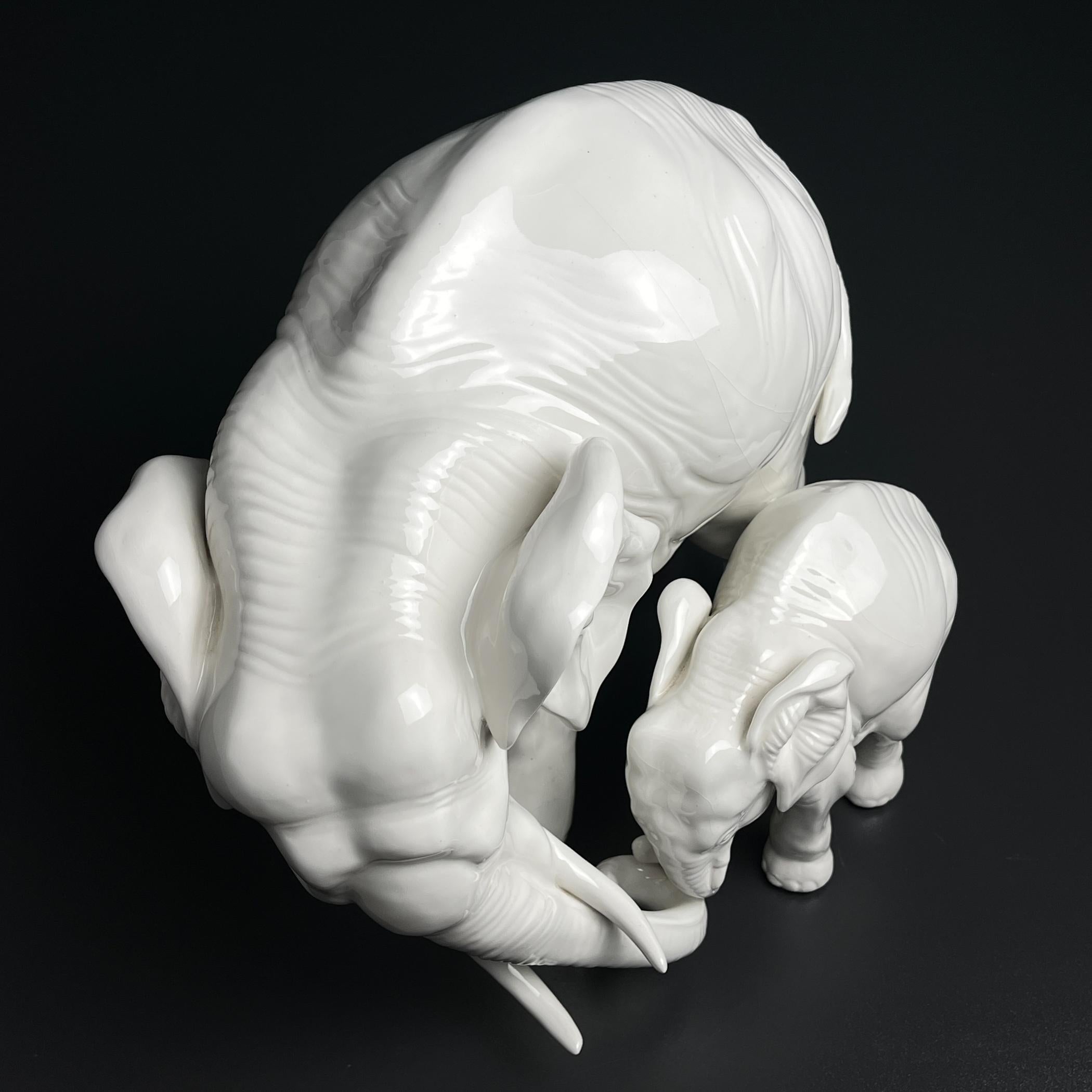 White porcelain figurine Elephant and baby by Artepiu ESTE, Italy 1990s For Sale 2