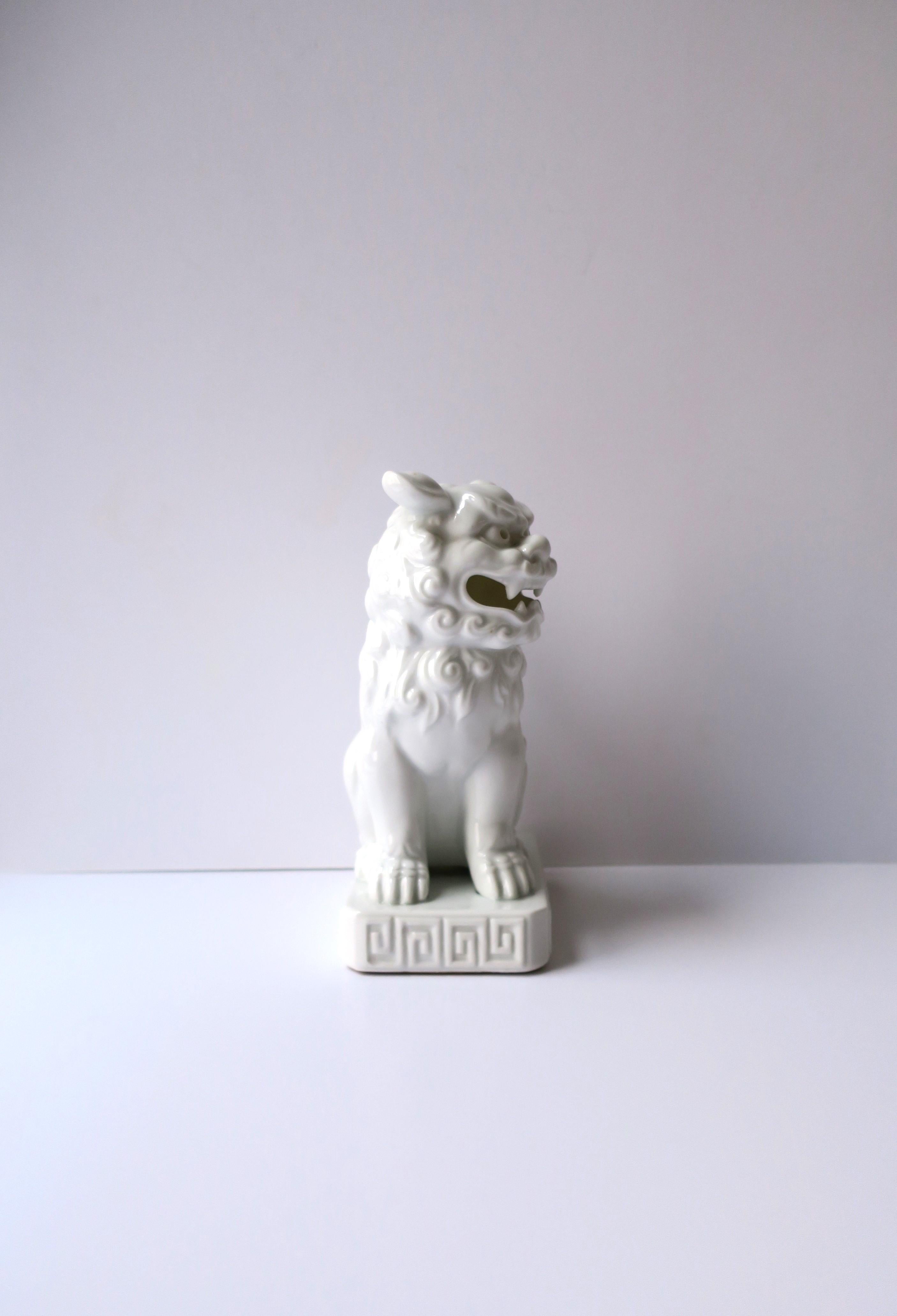White Porcelain Foo Dog Lion Decorative Object or Bookend from Japan In Good Condition For Sale In New York, NY