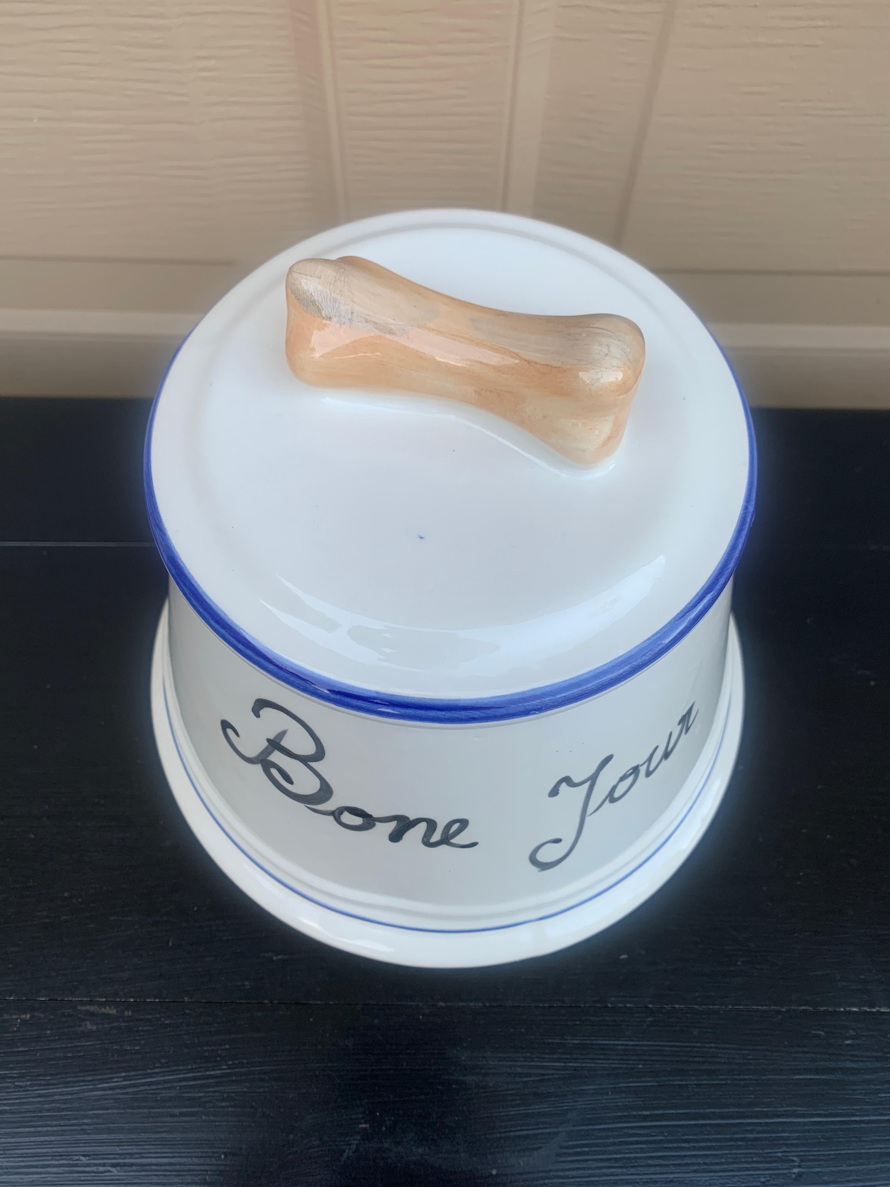 Contenitore con coperchio in porcellana bianca per crocchette per cani 