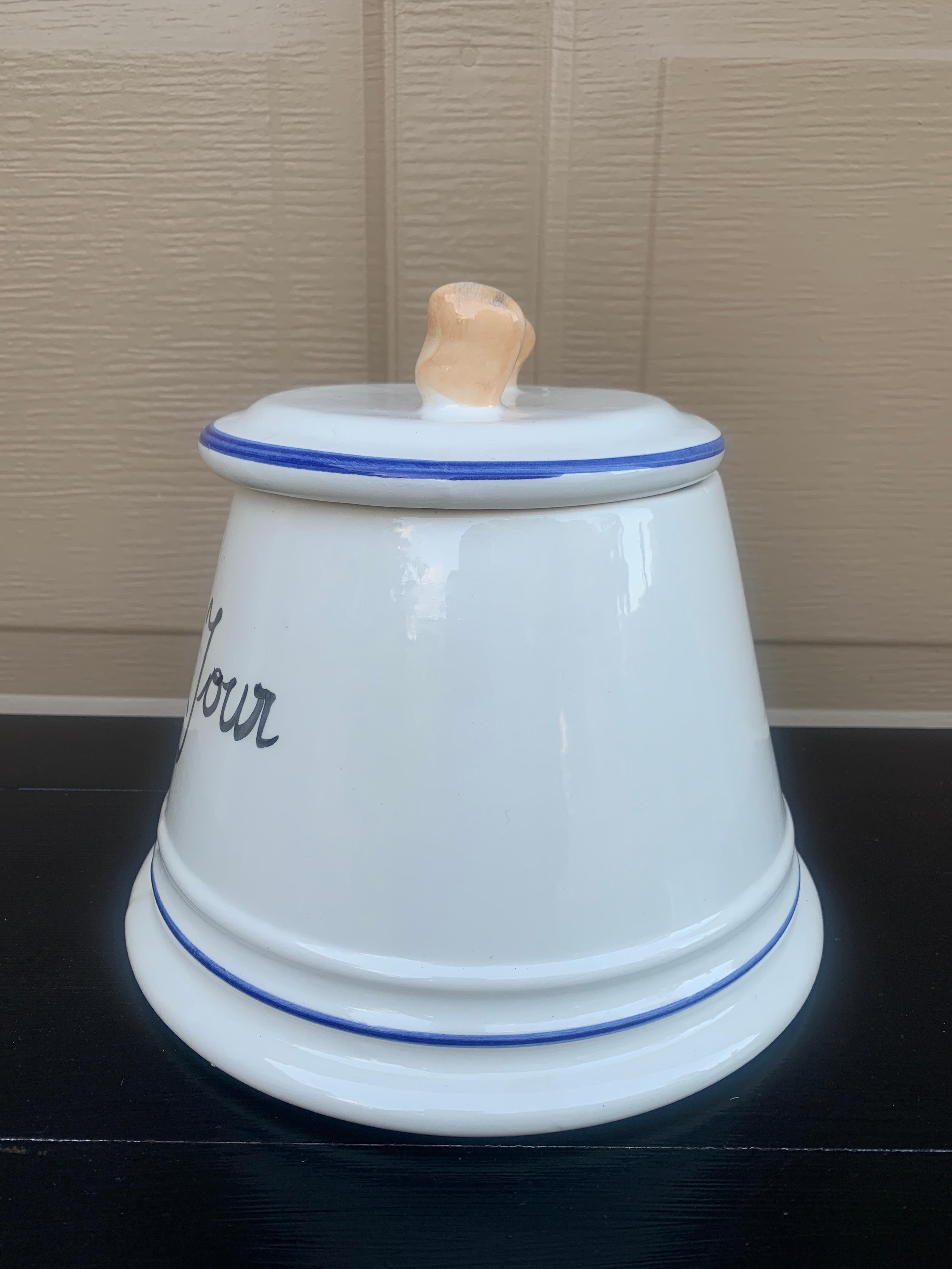 XX secolo Contenitore con coperchio in porcellana bianca per crocchette per cani 