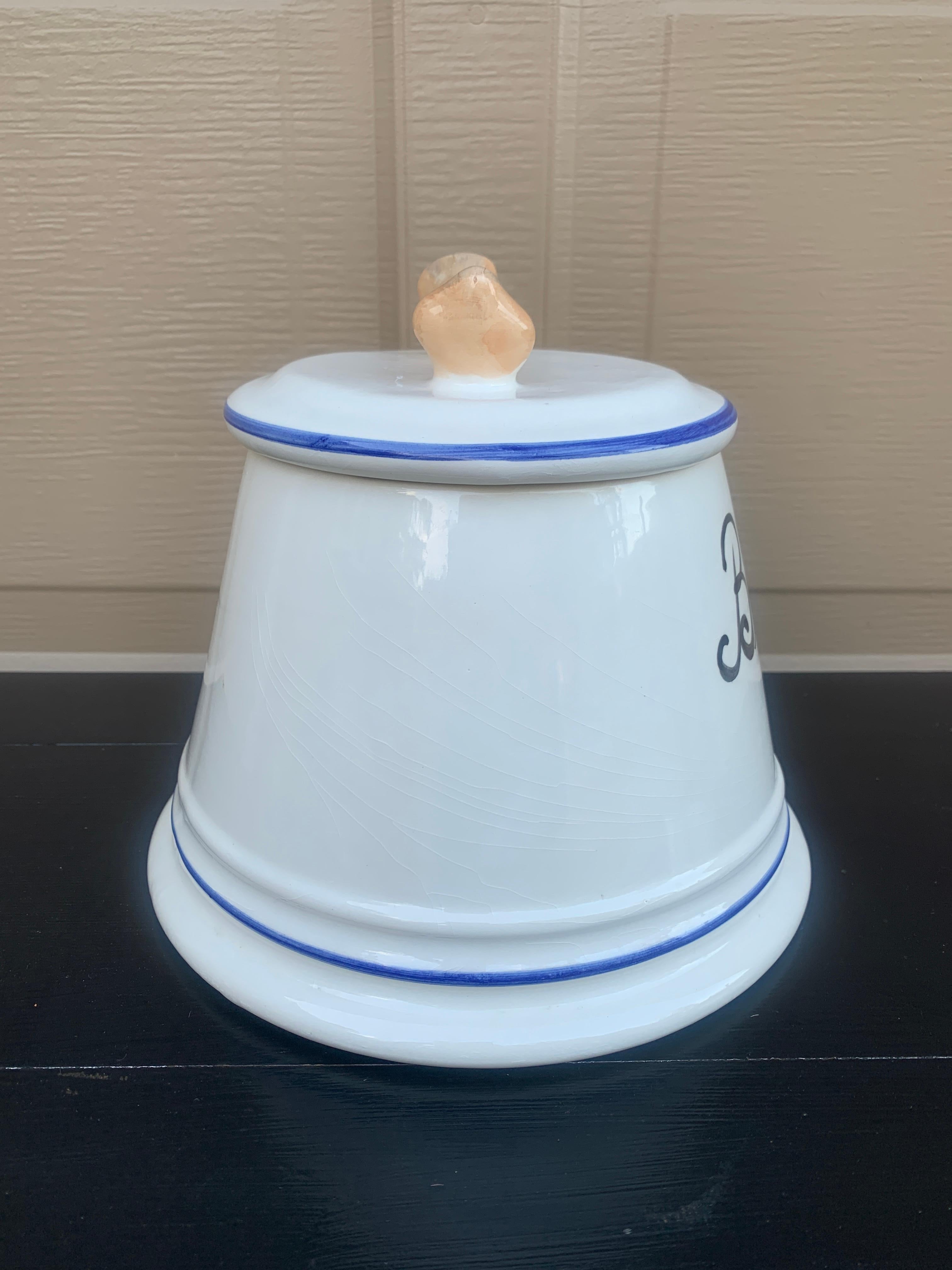 Contenitore con coperchio in porcellana bianca per crocchette per cani 