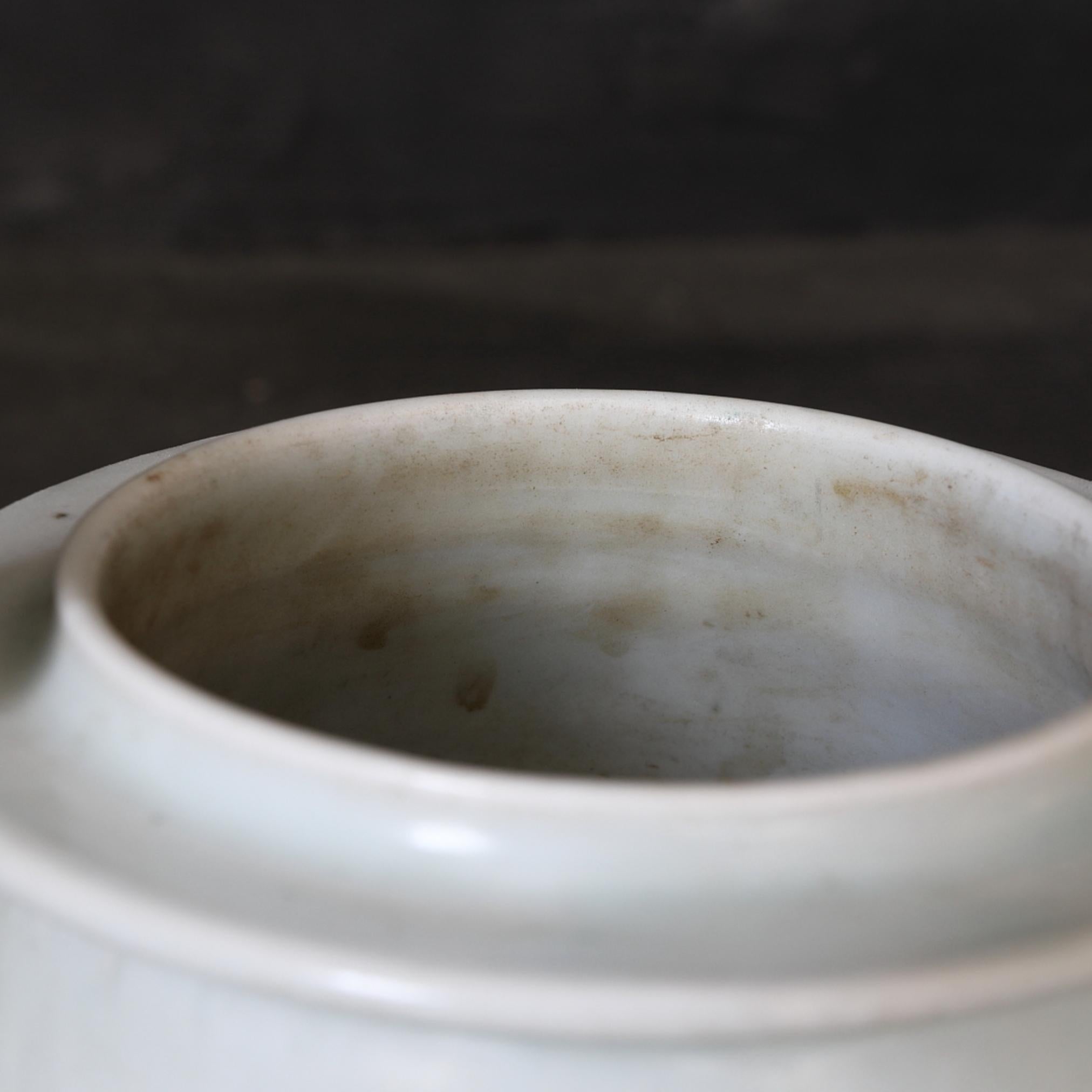 White Porcelain Incense Burner / Korean Antique / Joseon Dynasty/1392 - 1897 CE For Sale 9