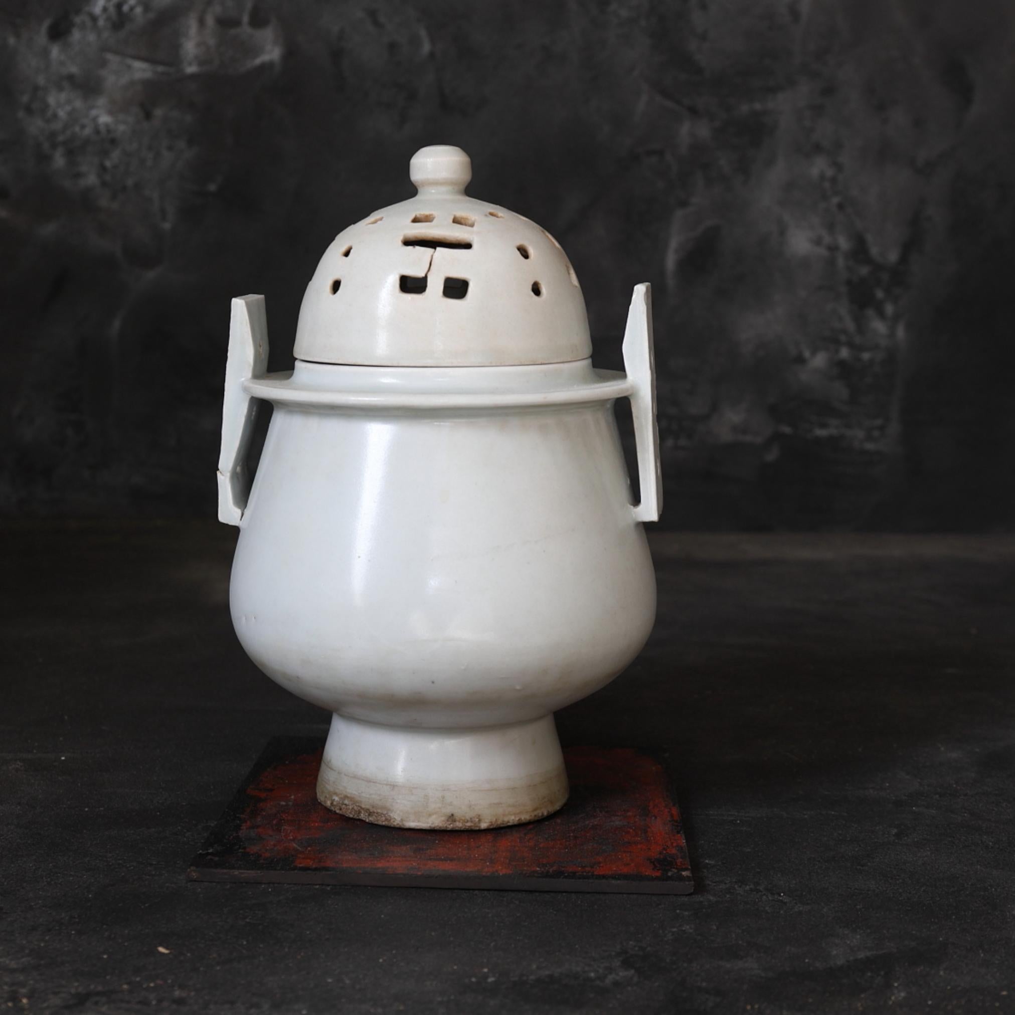 18th Century and Earlier White Porcelain Incense Burner / Korean Antique / Joseon Dynasty/1392 - 1897 CE For Sale