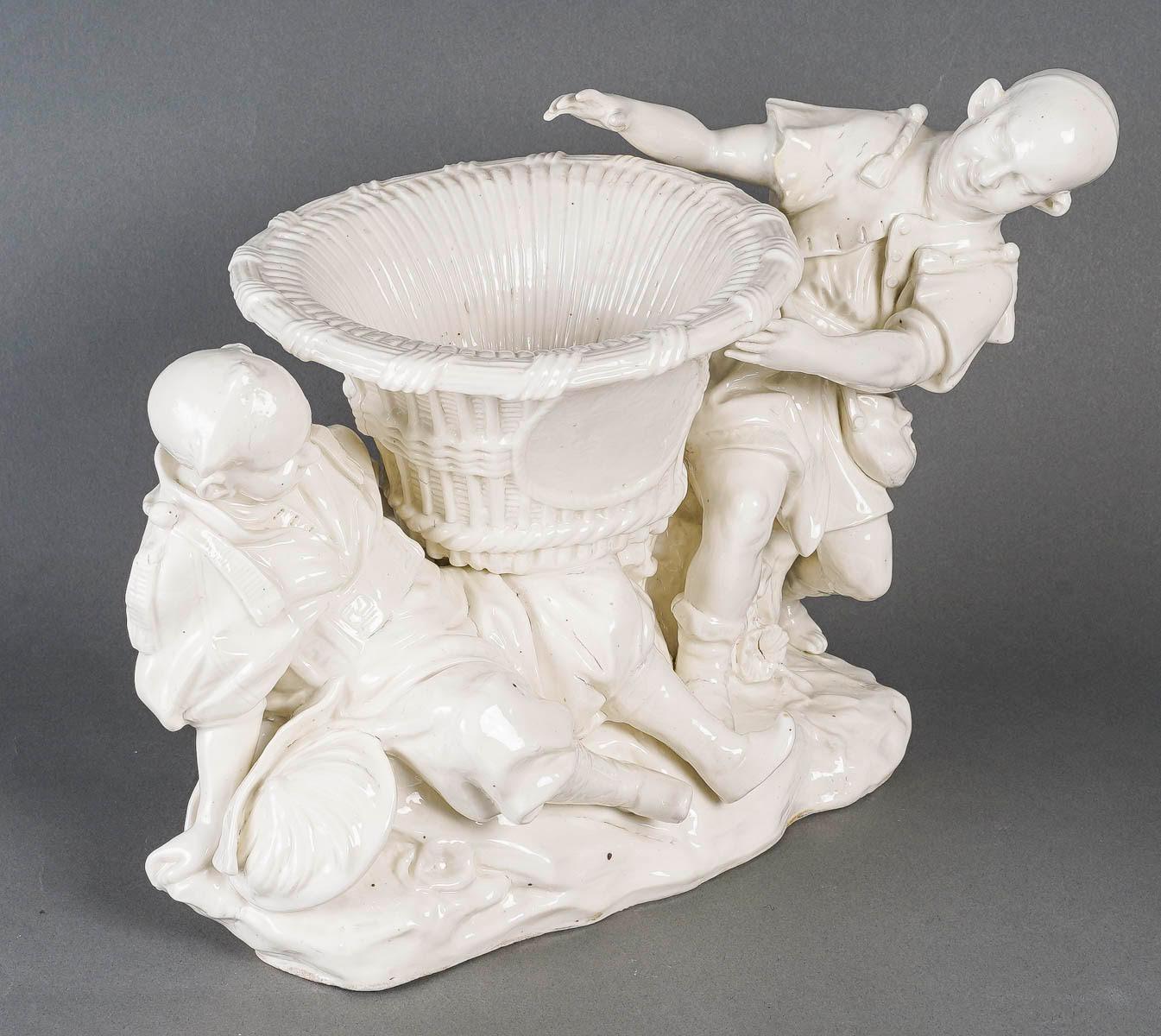 White Porcelain Jardinière, Chinese Style, Early 20th Century. In Good Condition For Sale In Saint-Ouen, FR