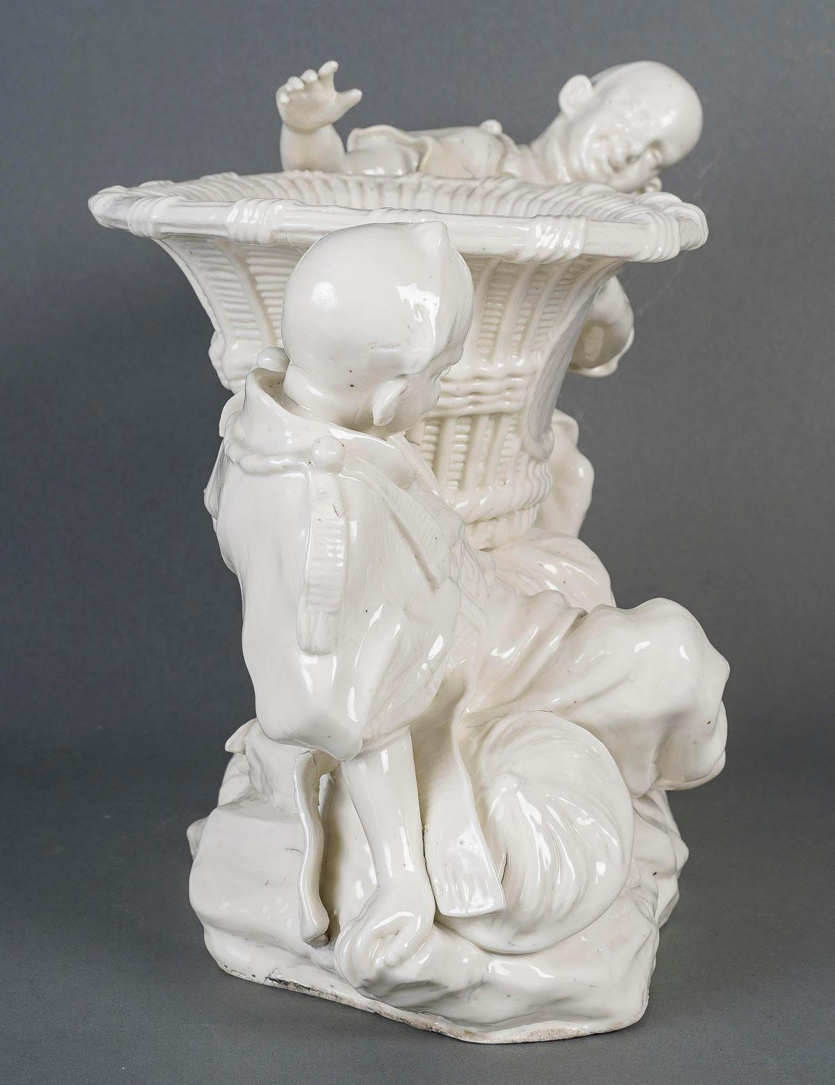 Jardinière en porcelaine blanche, style chinois, début du 20e siècle. Bon état - En vente à Saint-Ouen, FR