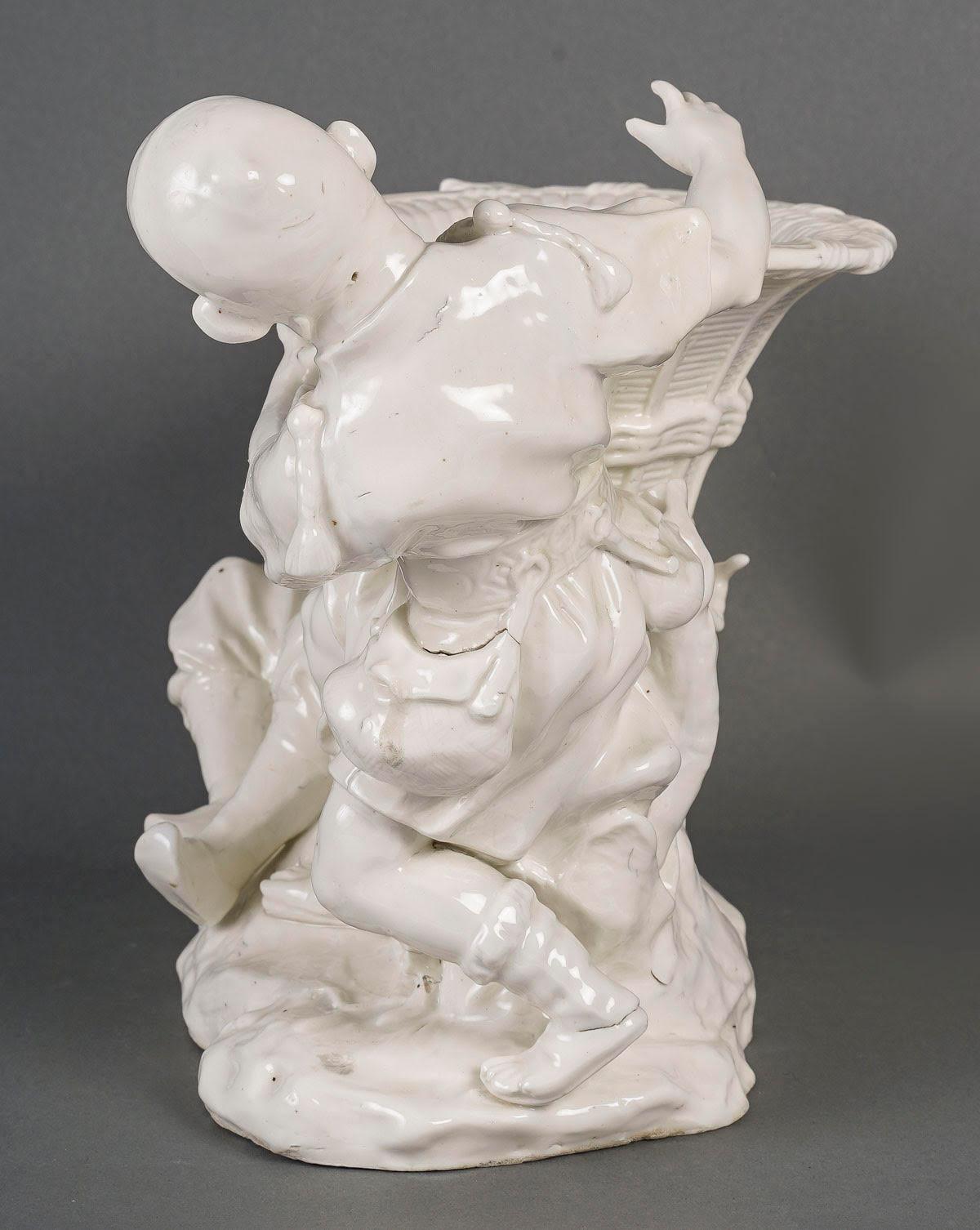 Jardinière en porcelaine blanche, style chinois, début du 20e siècle. en vente 1