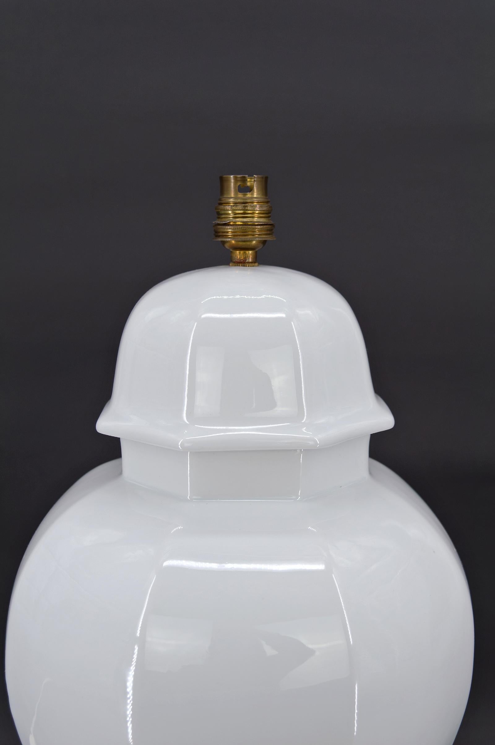 Lampe en porcelaine blanche de Pillivuyt, Japonisme, France, datant d'environ 1970 en vente 2