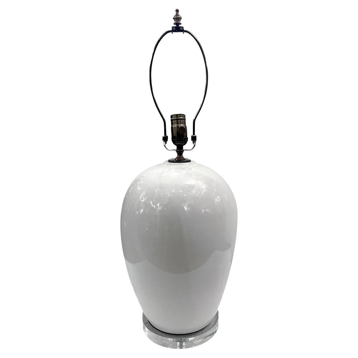 Lampe en porcelaine blanche