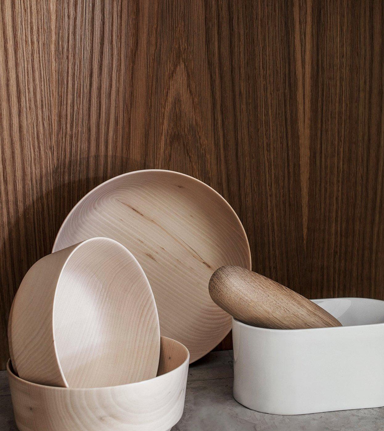 The Moer Mortar and Pestle set, made from porcelain and chestnut wood, has a minimal yet sculptural expression. When in use, the heavy and elongated shape of the mortar ensures a sturdy work base. When not in use, the pestle rests naturally,
