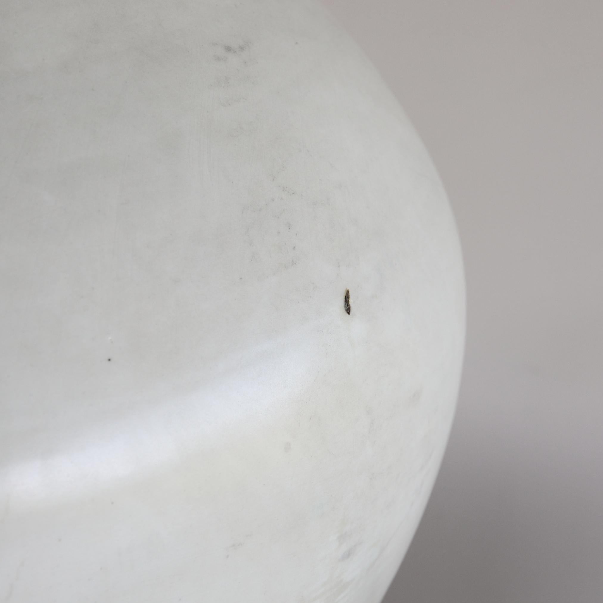 White Porcelain Moon Jar, Joseon Dynasty / 1392-1897 For Sale 6