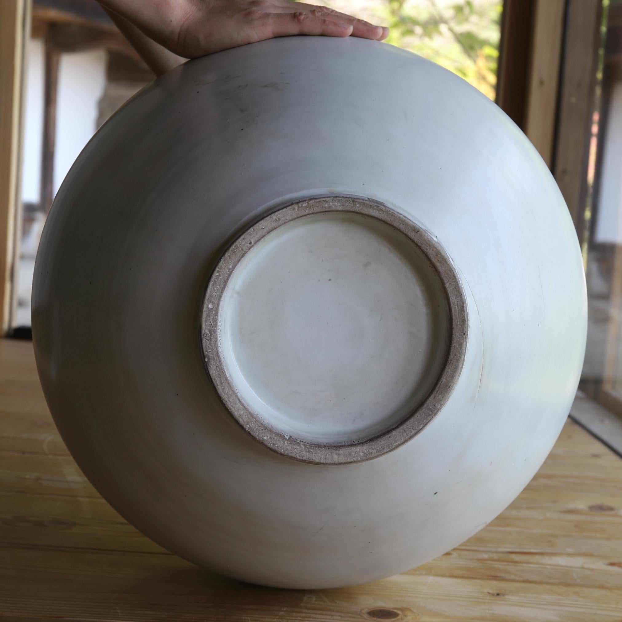 White Porcelain Moon Jar, Joseon Dynasty / 1392-1897 For Sale 14
