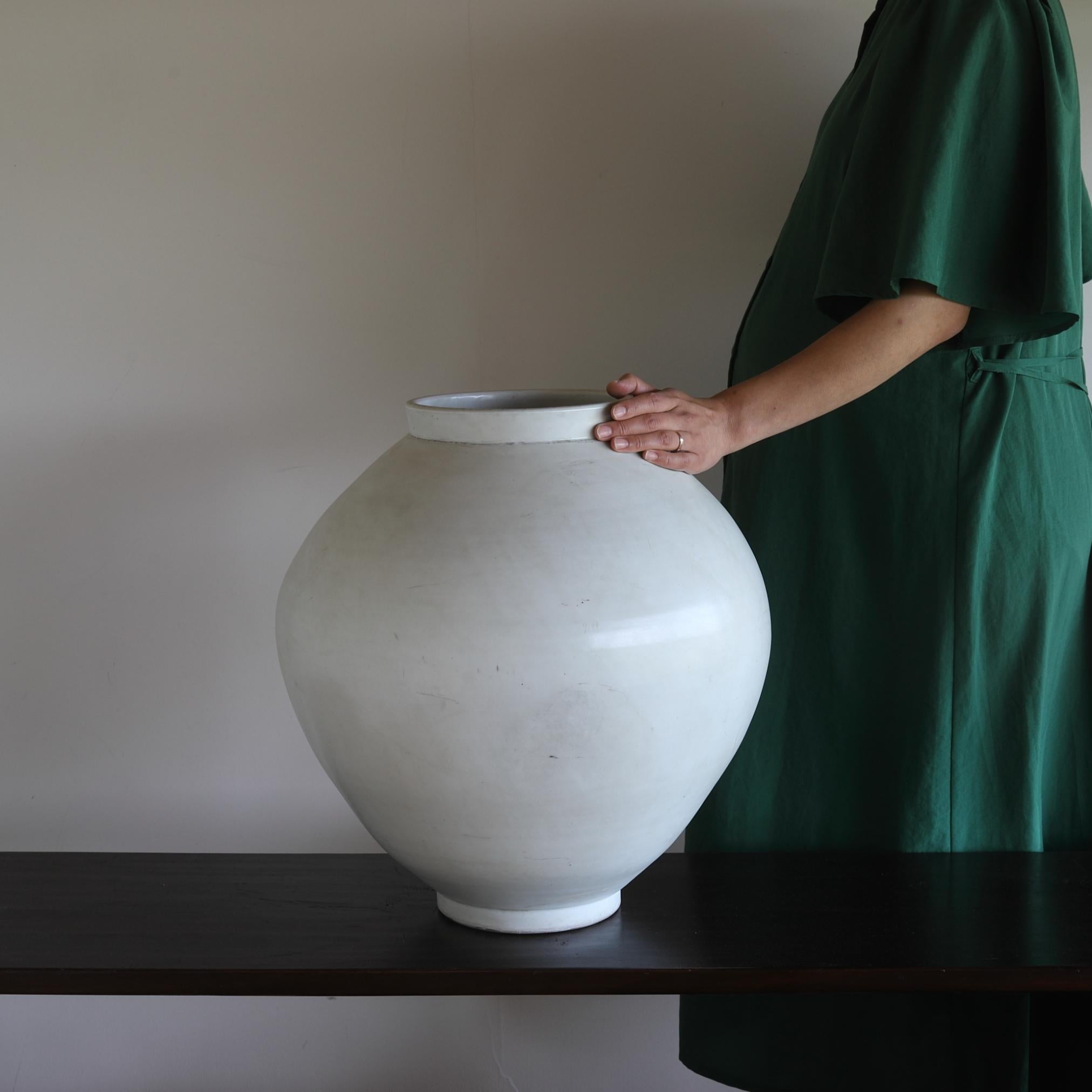 White Porcelain Moon Jar, Joseon Dynasty / 1392-1897 For Sale 1