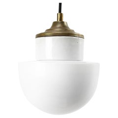 Lámparas Colgantes de Porcelana Blanca y Cristal Opalino Vintage Industrial de Latón