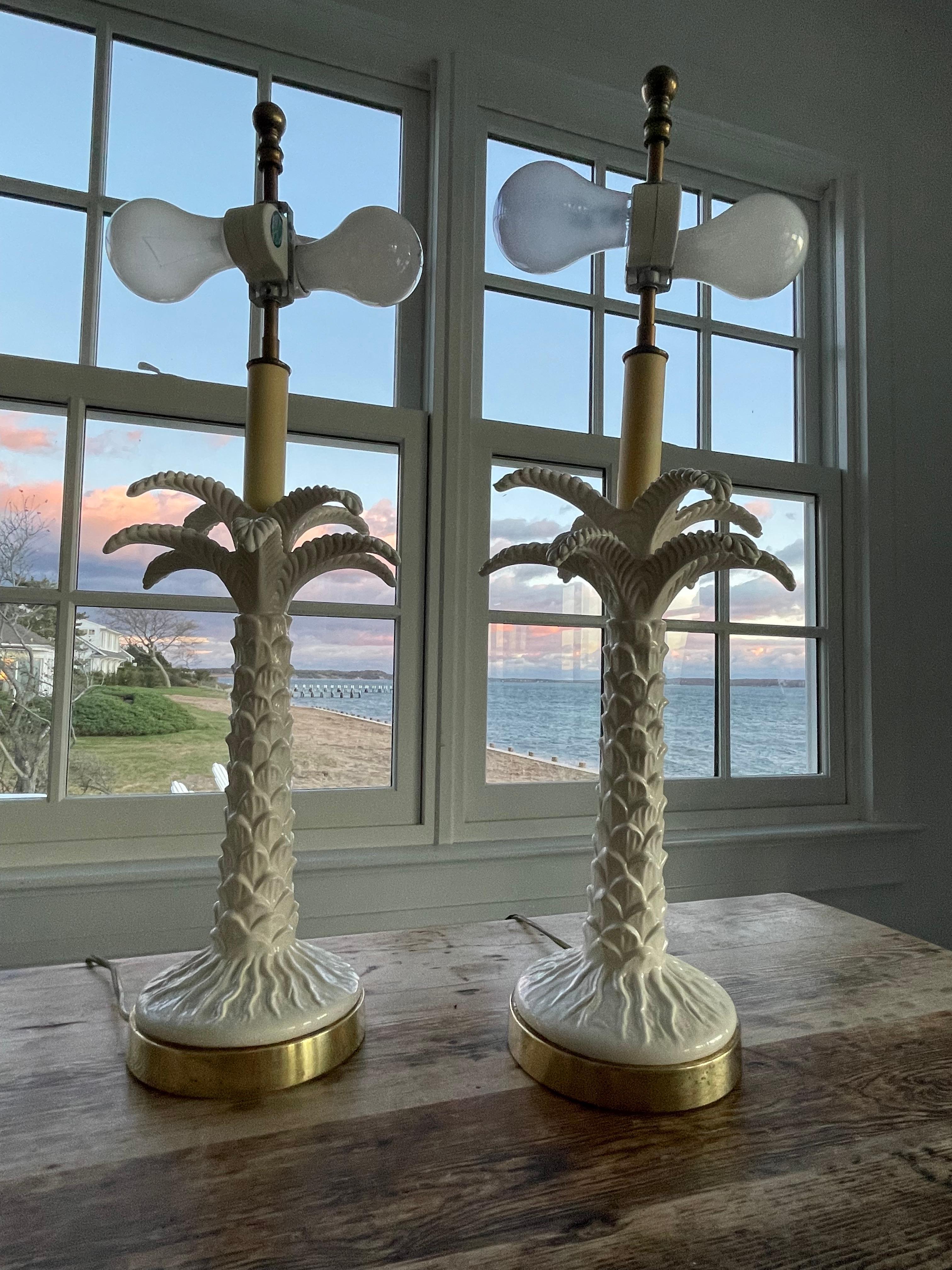 Hollywood Regency Lampes de table palmier en porcelaine blanche en vente