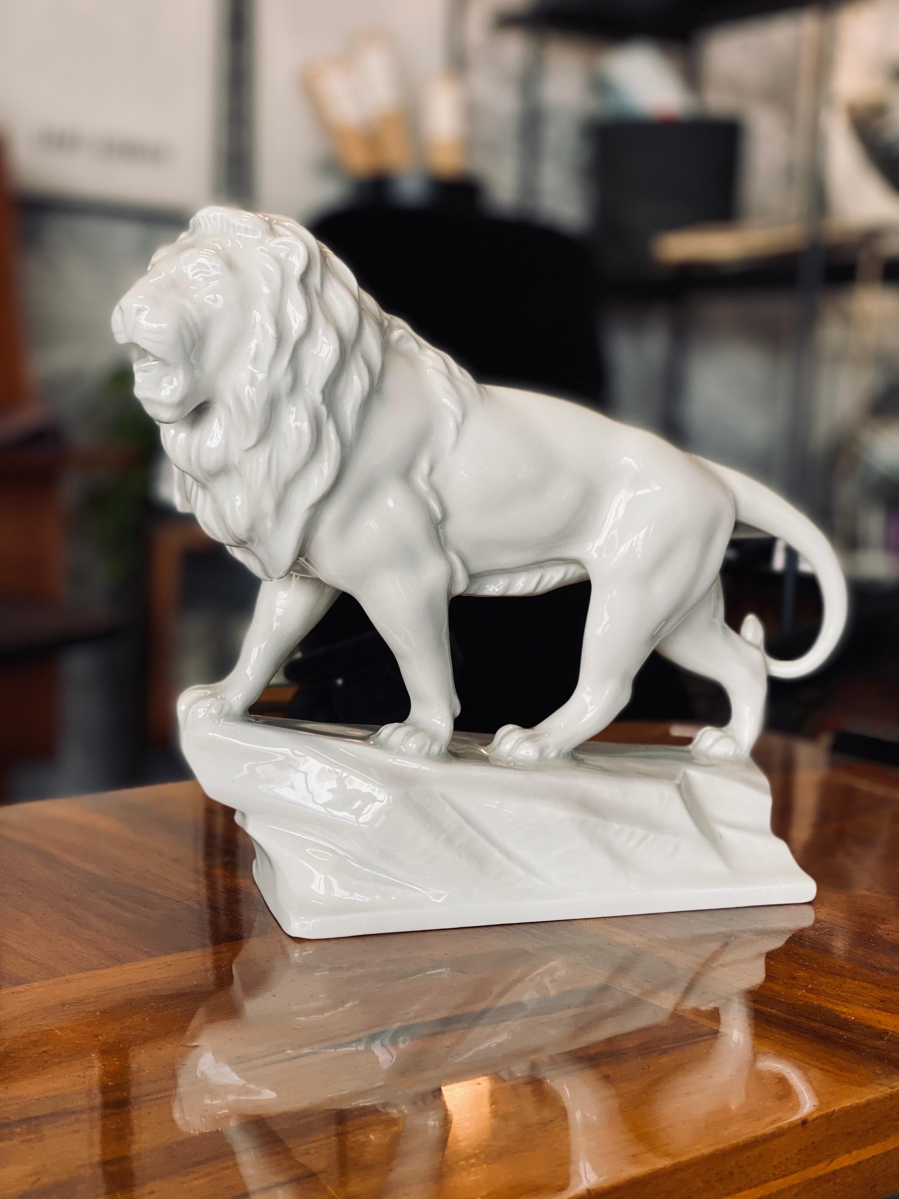 Lion sculpture from the middle of the 20th century. The figure is made of porcelain and in very good condition. The manufacturer is unknown.