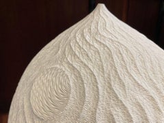 Escultura de porcelana blanca con crestas de Lee Jong Min