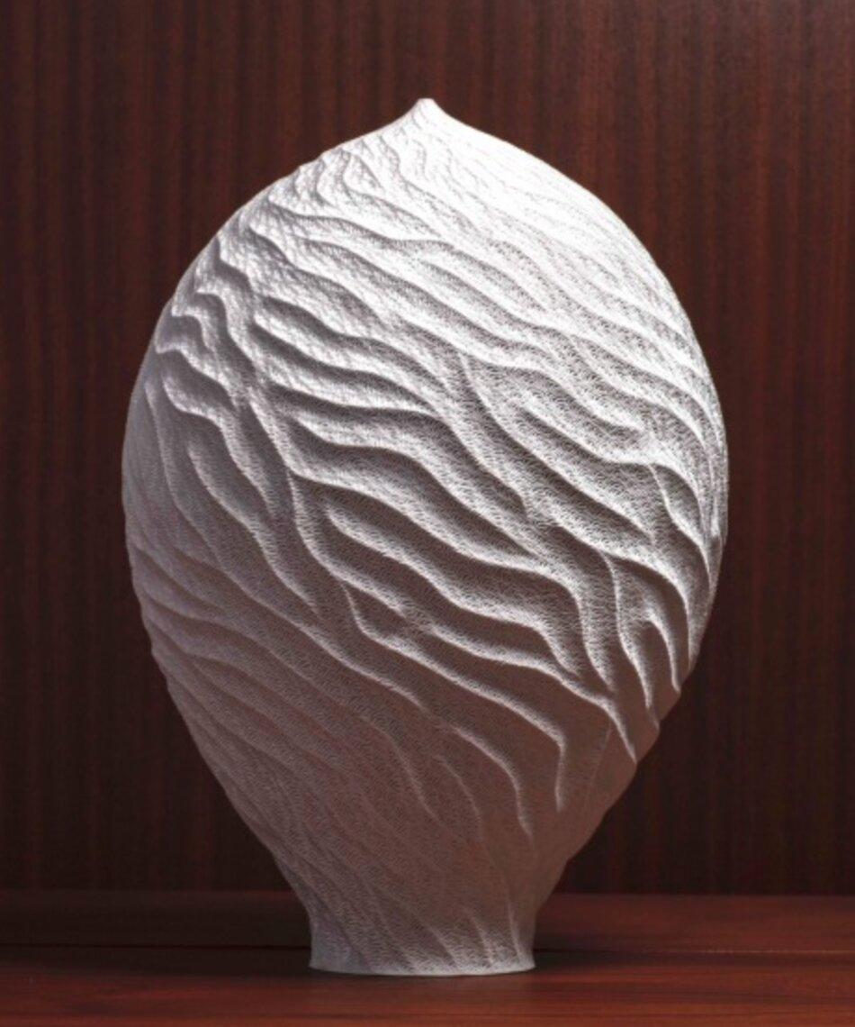 Moderno Scultura in porcellana bianca con creste ondulate di Lee Jong Min in vendita