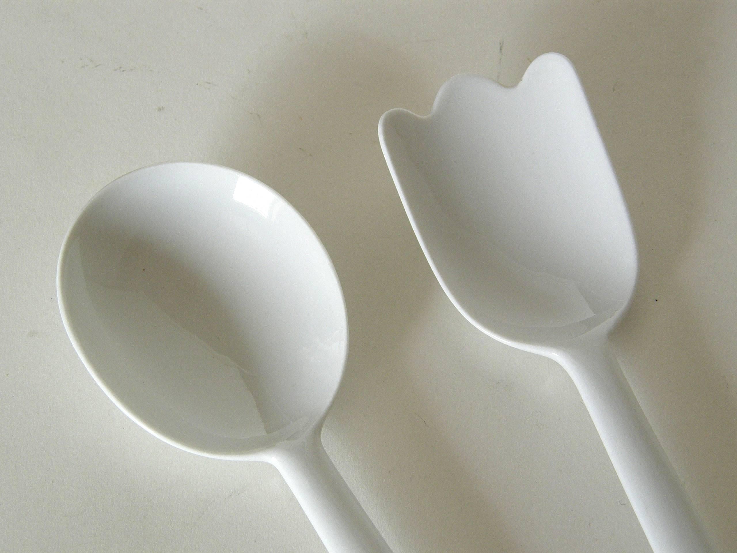 White Porcelain Serving Fork and Spoon In Excellent Condition In Chicago, IL
