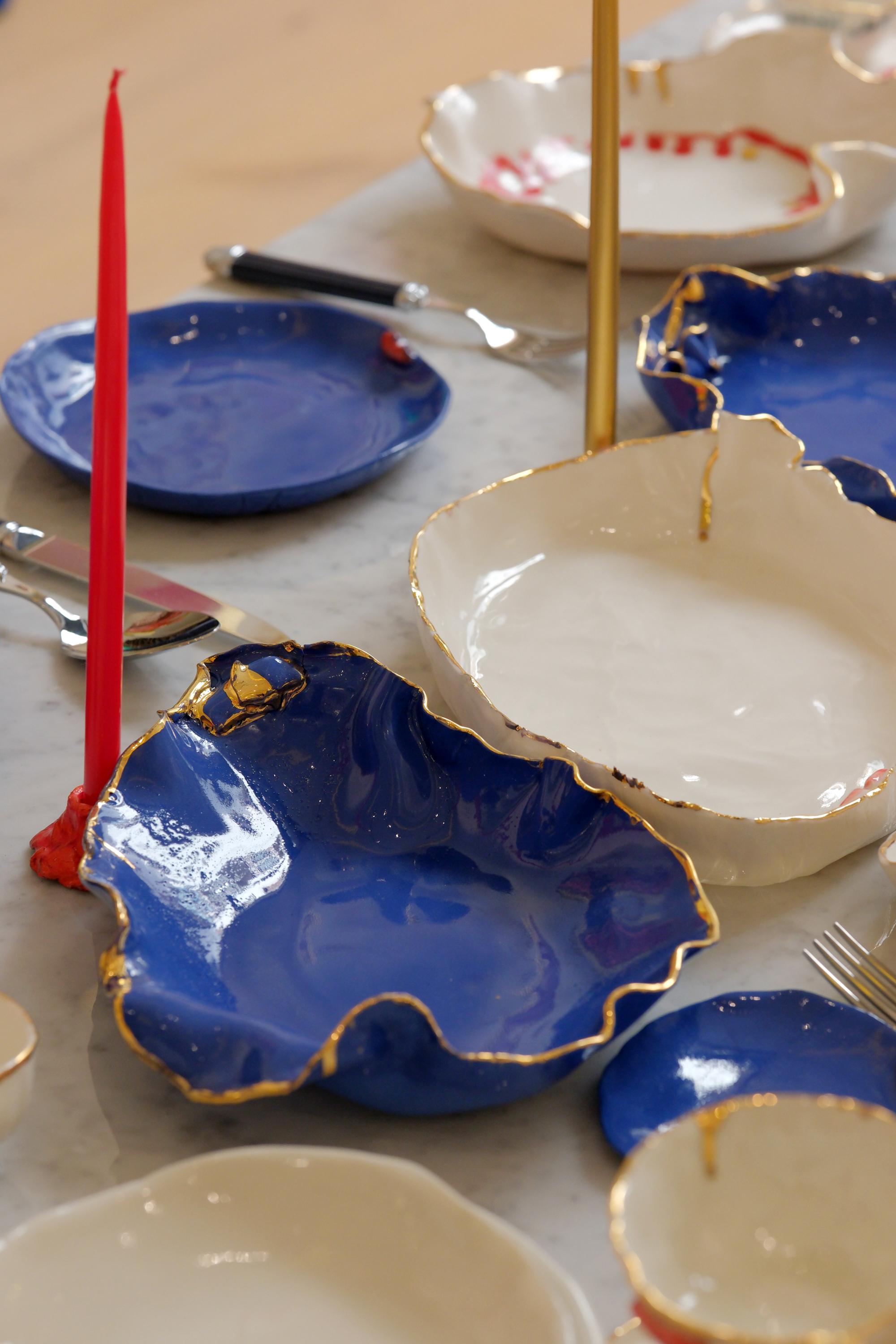 Plat de service en porcelaine blanche avec calligraphie de Hania Jneid en vente 2