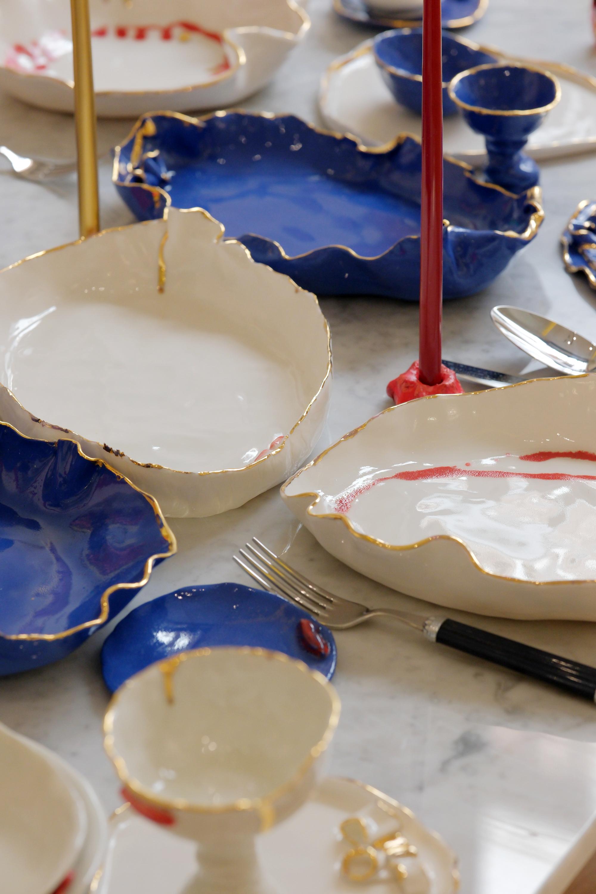 Plat de service en porcelaine blanche avec calligraphie de Hania Jneid en vente 1