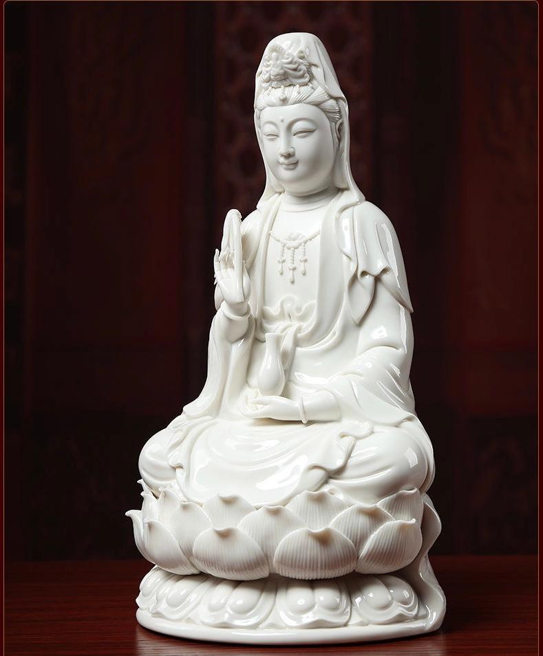 Vintage White Porcelain South Sea Buddha Statue Sitting on a Lotus Flower In Fair Condition For Sale In 景德镇市, CN