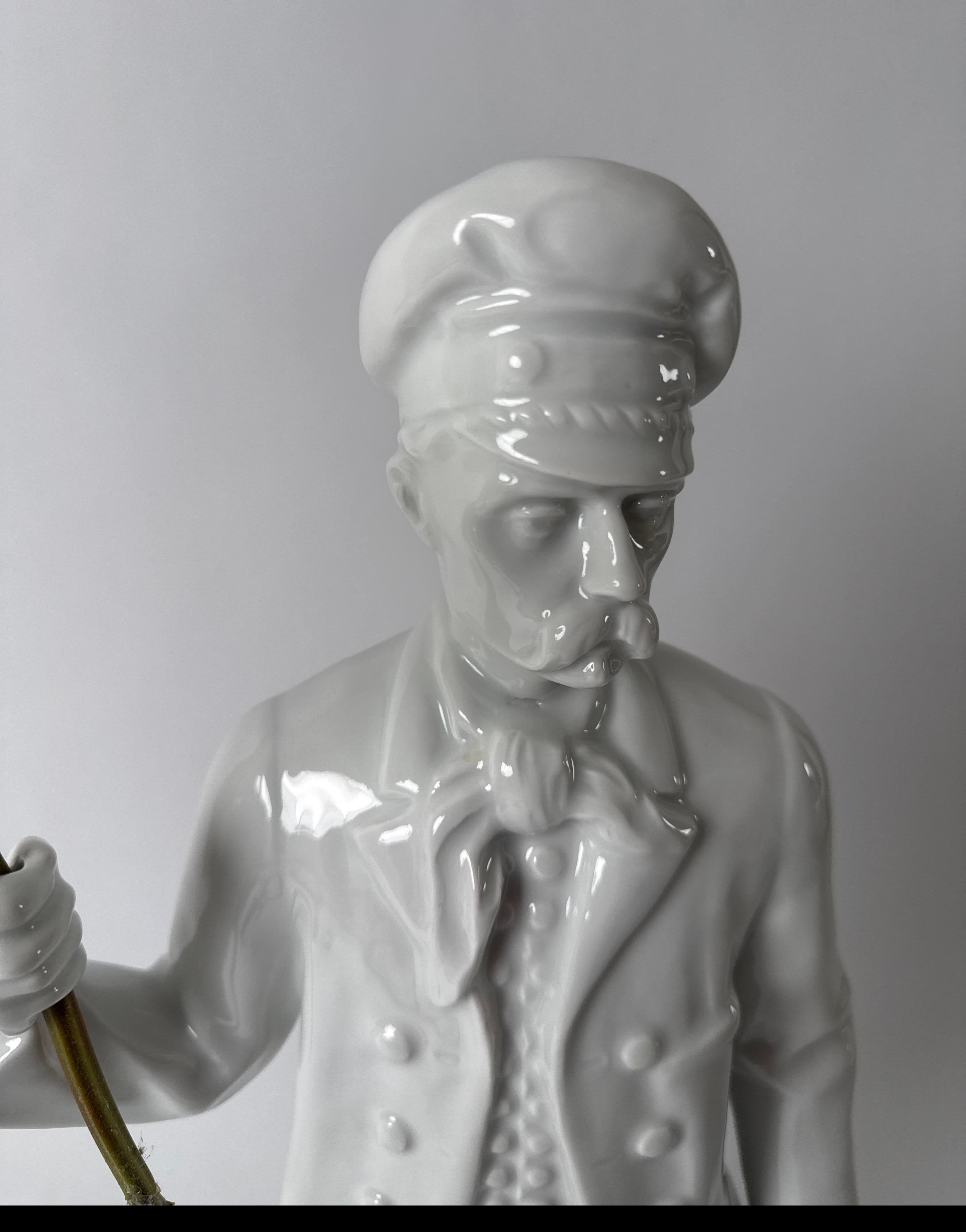 Victorien Statue d'un révolutionnaire avec un dispositif pour un drapeau ou une fleur en vente