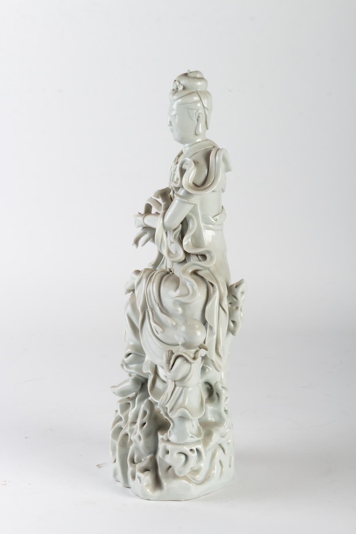 White Porcelain Statuette of a Divinity and His Child In Good Condition In Saint-Ouen, FR