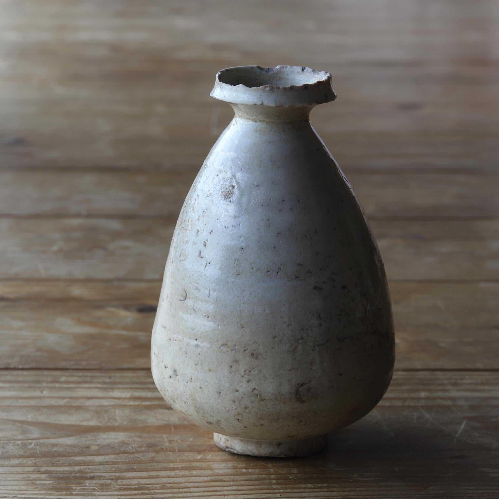 18th Century and Earlier White Porcelain Vase / 17th Century / Korean Antiques / Joseon Dynasty For Sale