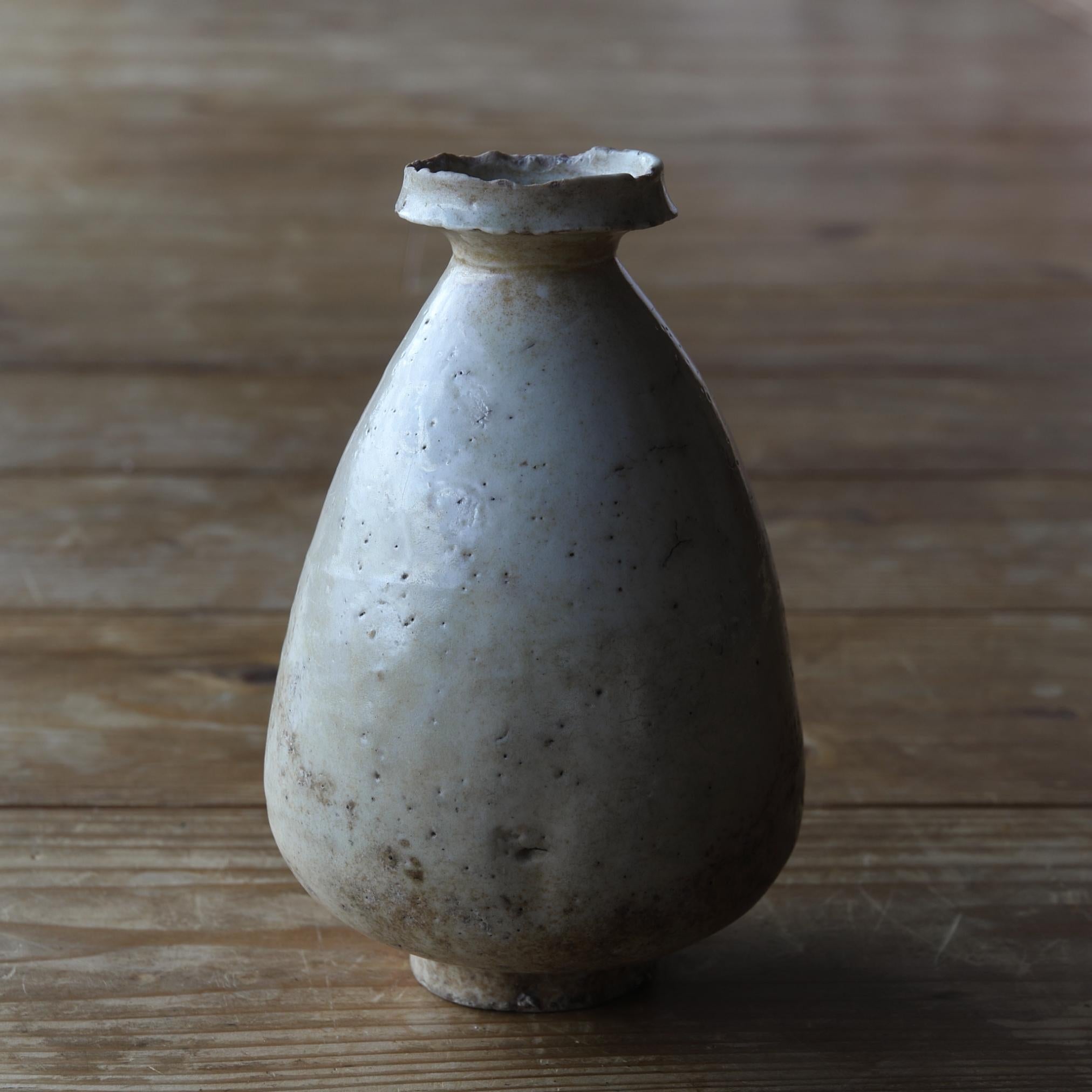 White Porcelain Vase / 17th Century / Korean Antiques / Joseon Dynasty For Sale 1