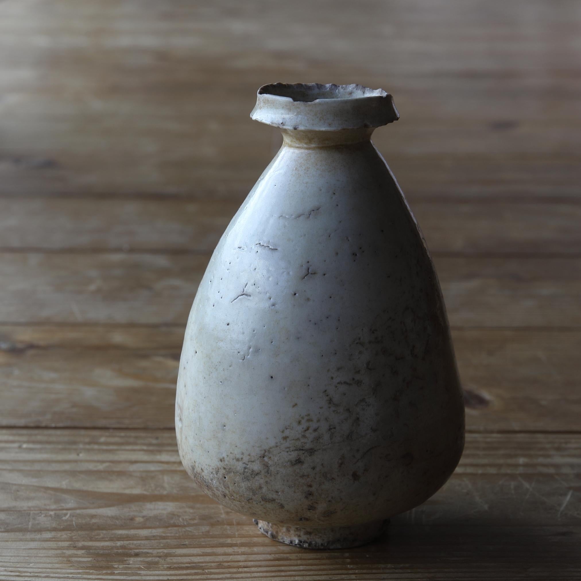 White Porcelain Vase / 17th Century / Korean Antiques / Joseon Dynasty For Sale 2