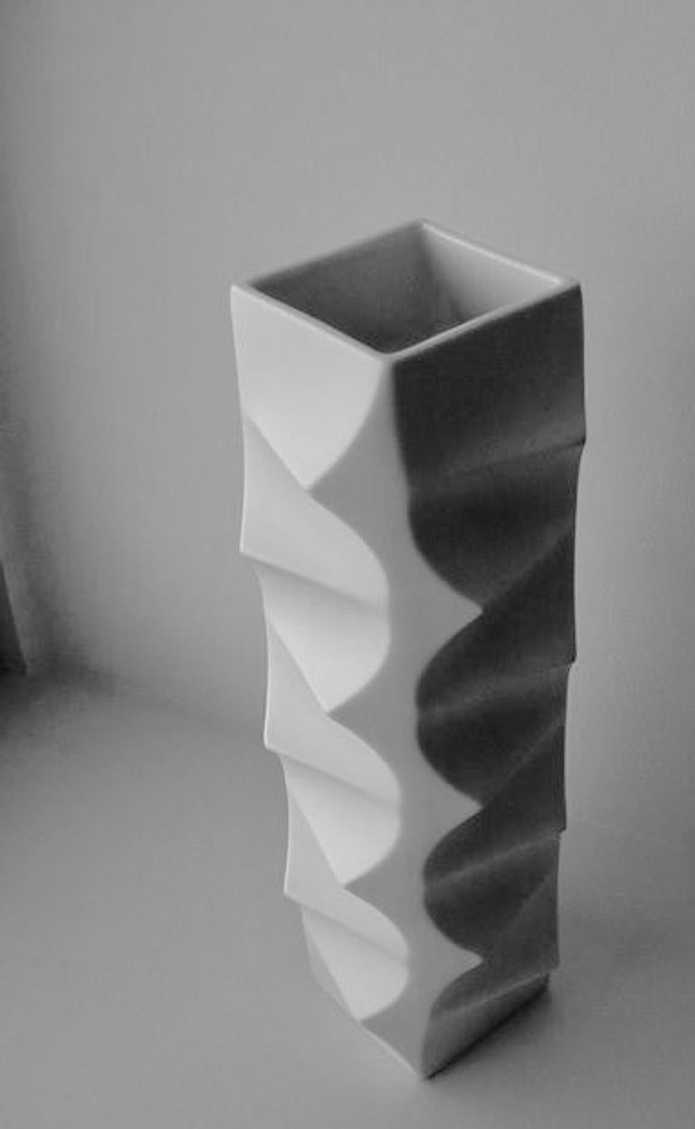 Tedesco Vaso in porcellana bianca di Heinrich Fuchs per Hutschenreuther, 1960 in vendita
