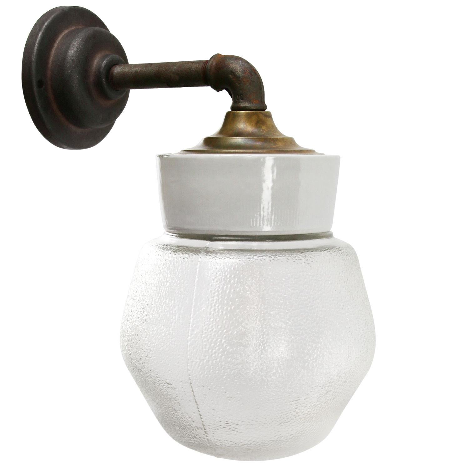 Porcelain Industrial wall lamp.
White porcelain, brass and cast iron
Frosted glass.
2 conductors, no ground.

Measures: Diameter cast iron wall piece 10 cm. 2 holes to secure.

Weight: 2.50 kg / 5.5 lb

Priced per individual item. All lamps