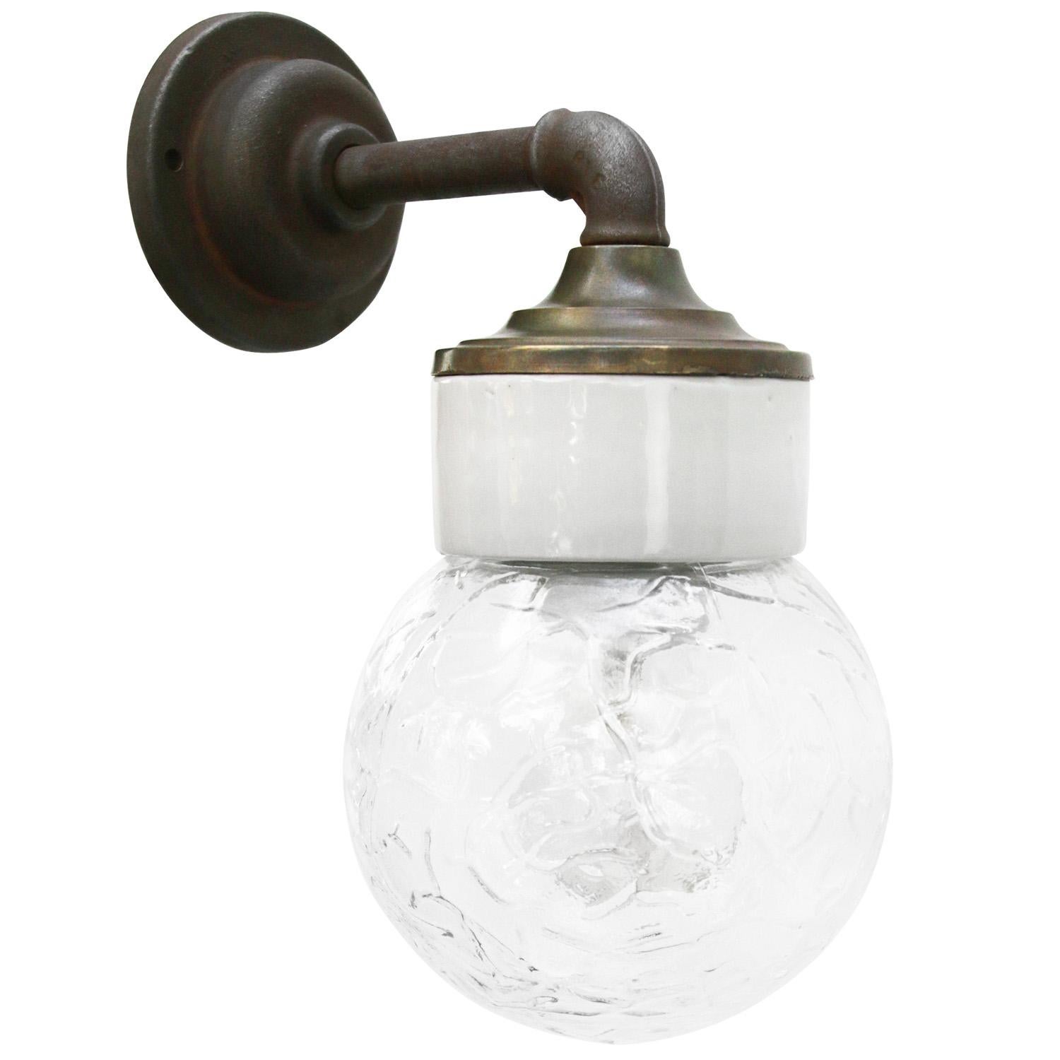 Porcelain industrial wall lamp.
White porcelain, cast iron, brass and clear glass.
2 conductors, no ground.

Diameter wall mount 10.5 cm / 4”.
2 holes to secure.

For use inside only

Measures: Weight: 2.05 kg / 4.5 lb

Priced per individual item.