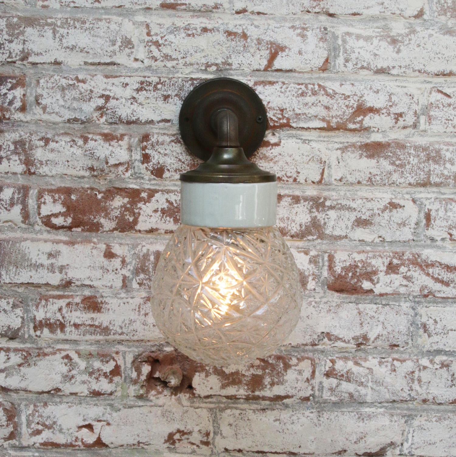 White Porcelain Vintage Industrial Clear Glass Brass Wall Lamp Scones In Good Condition For Sale In Amsterdam, NL