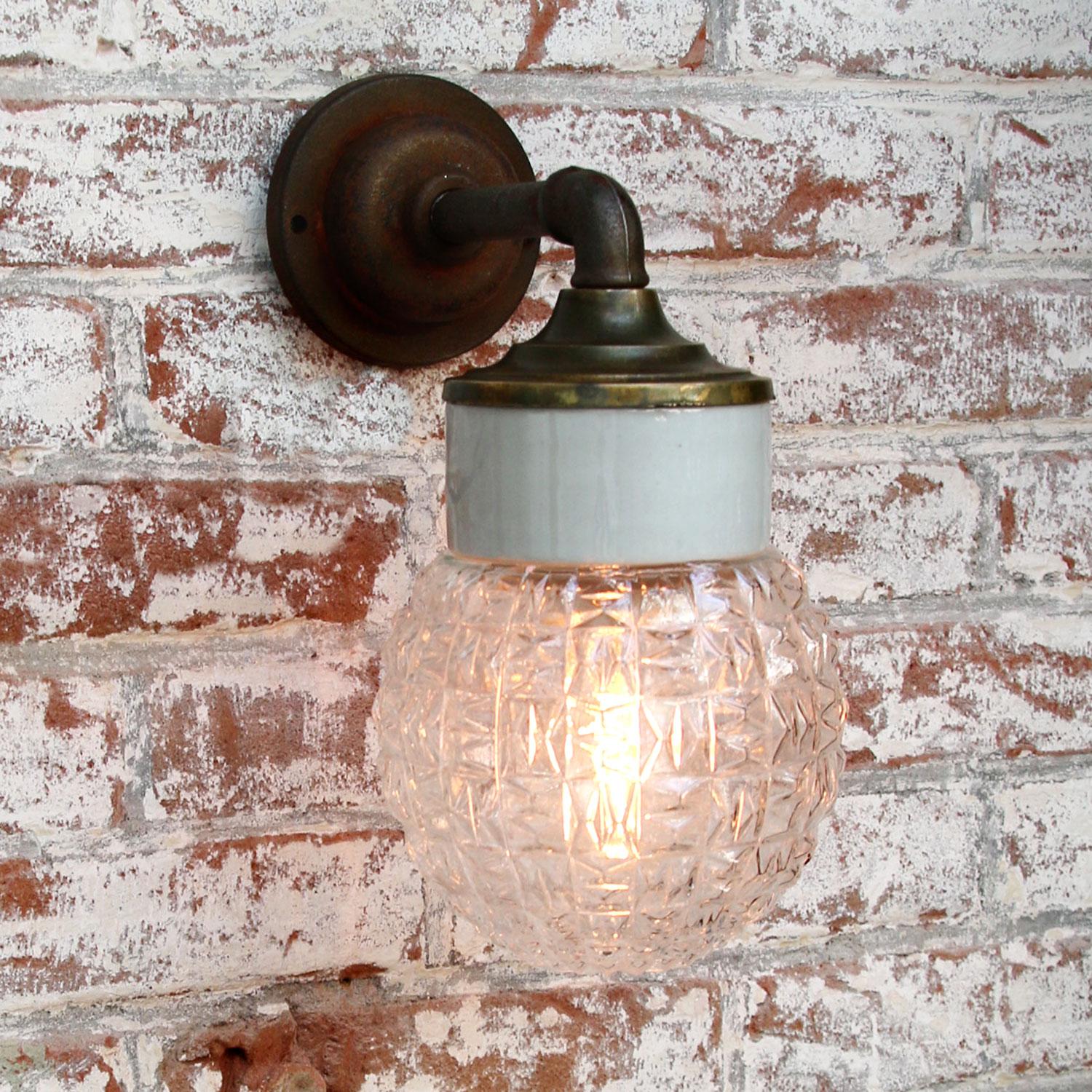 White Porcelain Vintage Industrial Clear Glass Brass Wall Lamp Scone In Good Condition In Amsterdam, NL