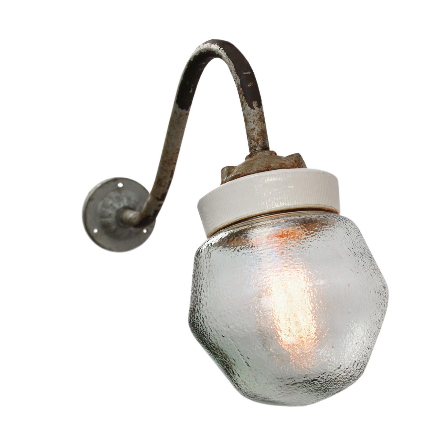 Industrial wall light .
cast iron and porcelain top, frosted glass.
diameter cast iron wall mount: 9 cm, 3 holes to secure.

Weight: 2.00 kg / 4.4 lb

Priced per individual item. All lamps have been made suitable by international standards for