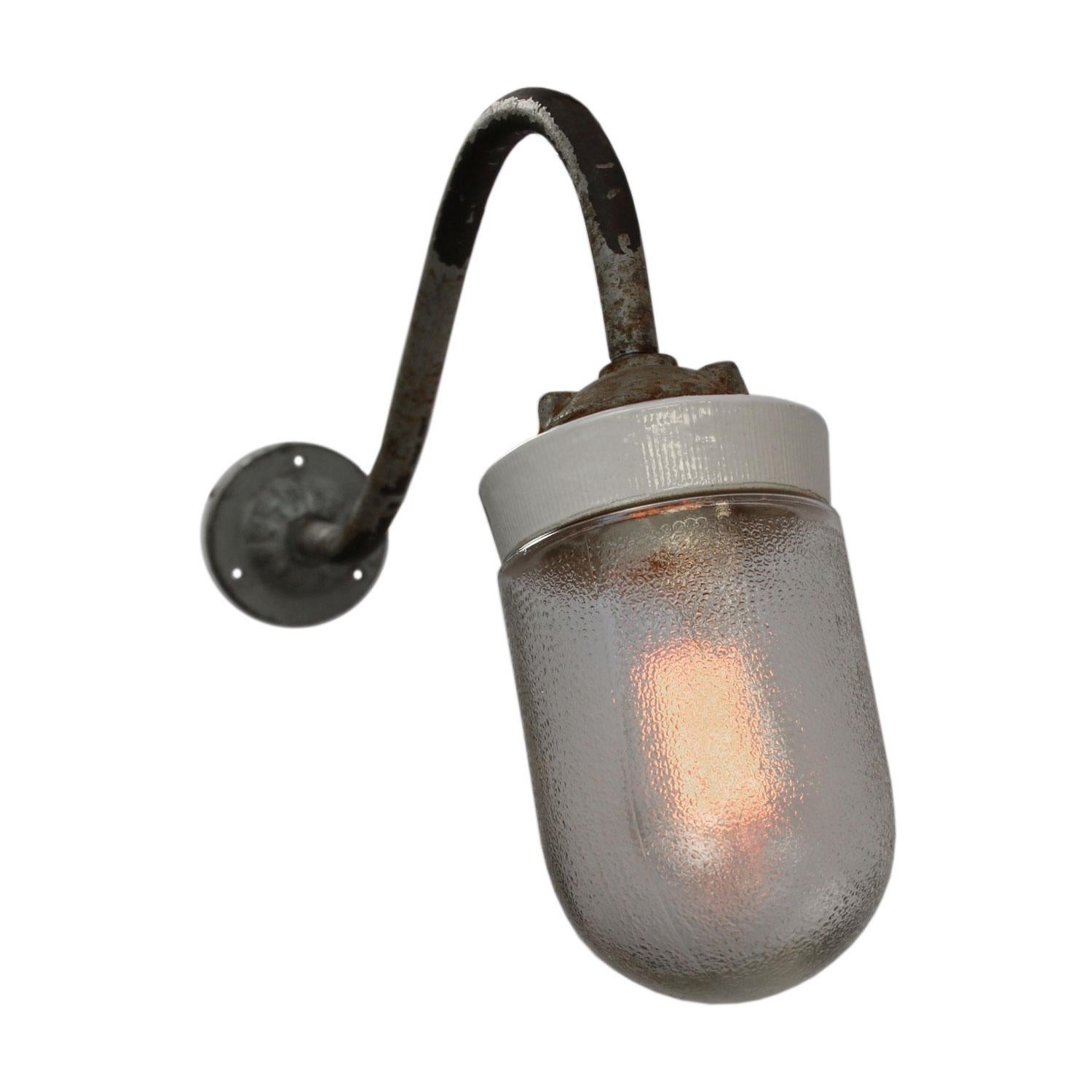 Industrial wall light.
Cast iron and porcelain top, frosted glass.
Diameter cast iron wall mount: 9 cm, 3 holes to secure.

Weight: 2.00 kg / 4.4 lb

Priced per individual item. All lamps have been made suitable by international standards for