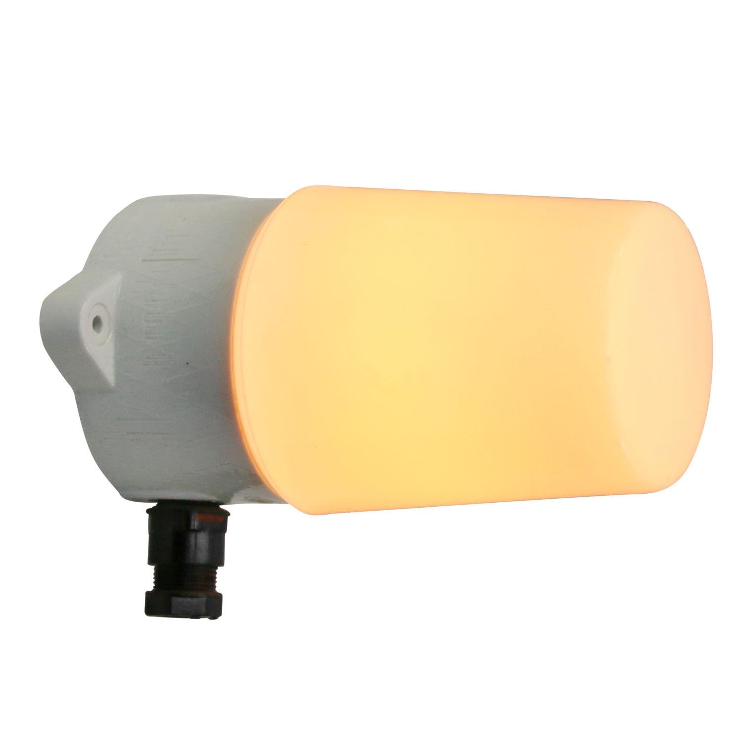 Industrial ceiling lamp.
White porcelain, white opaline glass.
2 conductors, no ground.

Weight: 0.90 kg / 2 lb

Priced per individual item. All lamps have been made suitable by international standards for incandescent light bulbs, energy-efficient