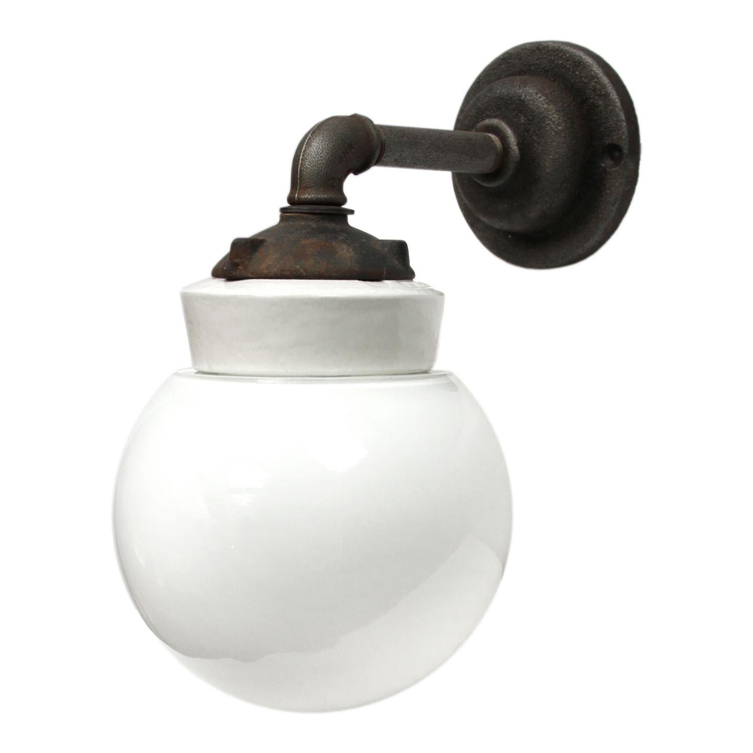 Porcelain industrial wall lamp.
White porcelain, cast iron and white opaline glass.
2 conductors, no ground.

Diameter cast iron wall piece 10.5 cm / 4”.
2 holes to secure.

For use inside only

Weight: 2.05 kg / 4.5 lb

Priced per individual item.