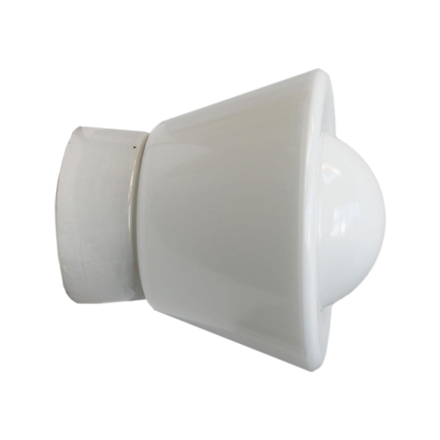 Industrial ceiling lamp.
White porcelain, white opaline glass.

2 conductors, no ground.
Measures: Diameter foot 10 cm
Suitable for 110 volt USA
new wiring is CE certified (220 volt)  or UL Listed (110 volt) 

Weight: 1.1 kg / 2.4 lb

Priced per