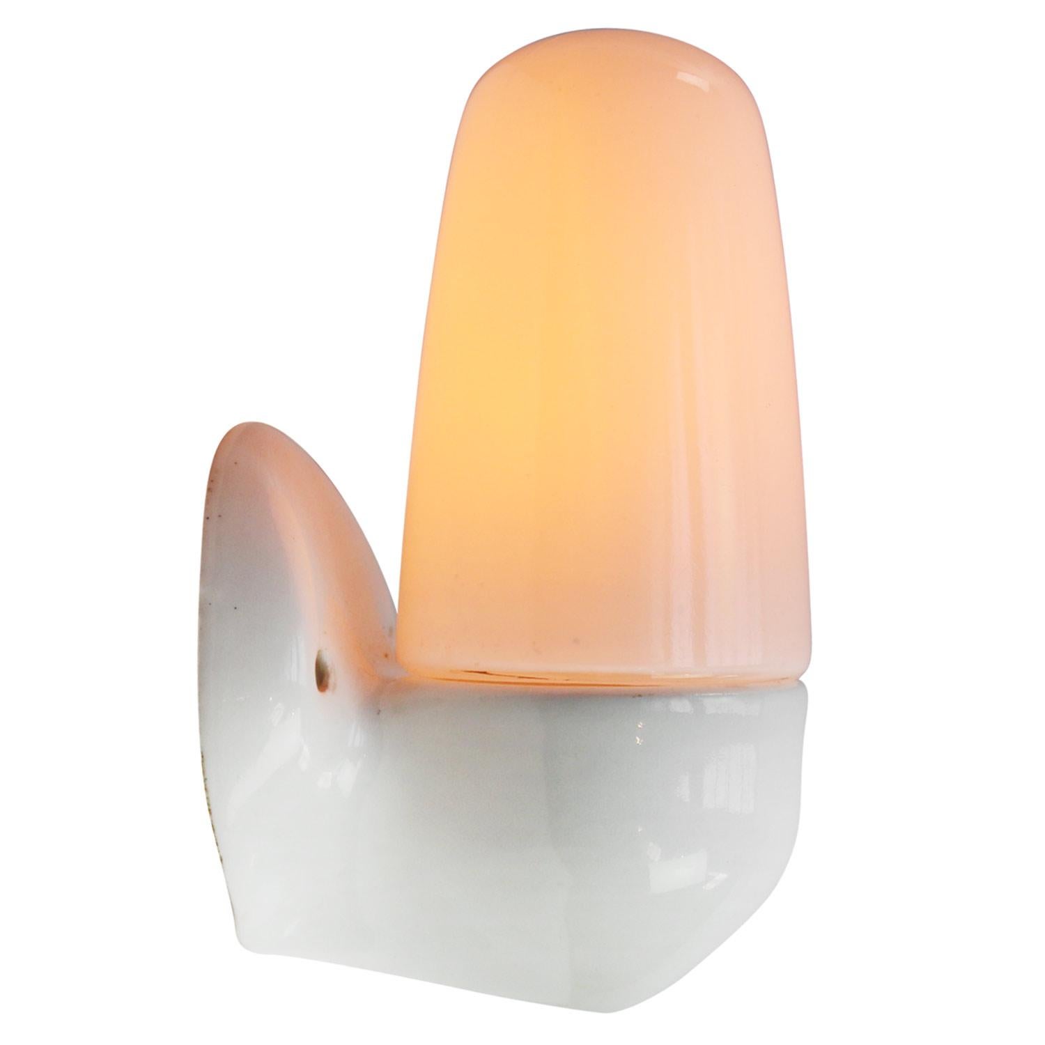 Mid-Century Modern White Porcelain Wall Lamp, Scone No. 6067 by Wilhelm Wagenfeld