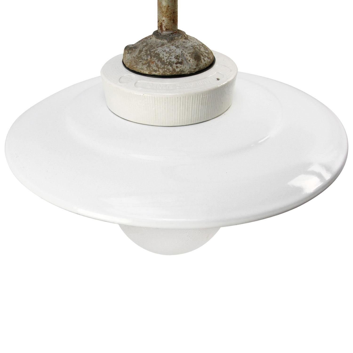 White enamel industrial wall light with white interior.
Cast iron and porcelain top, frosted glass.
Diameter cast iron wall mount: 9 cm, 3 holes to secure.

Weight: 2.10 kg / 4.6 lb

Priced per individual item. All lamps have been made